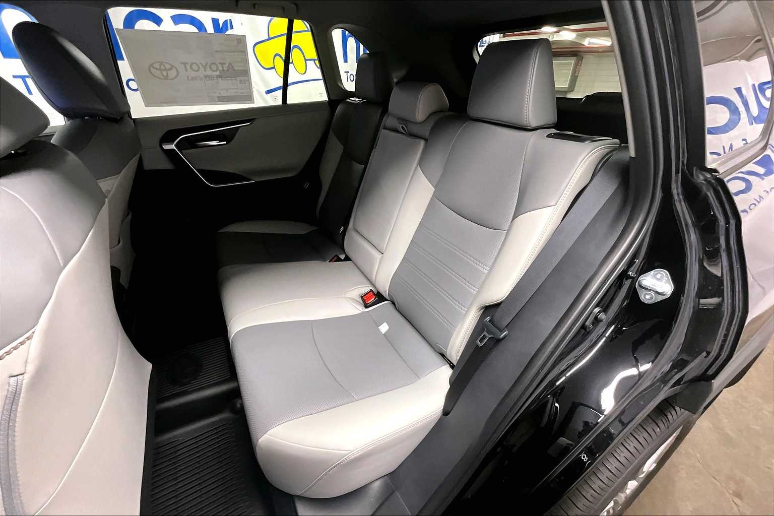 2025 Toyota RAV4 Limited - Photo 15
