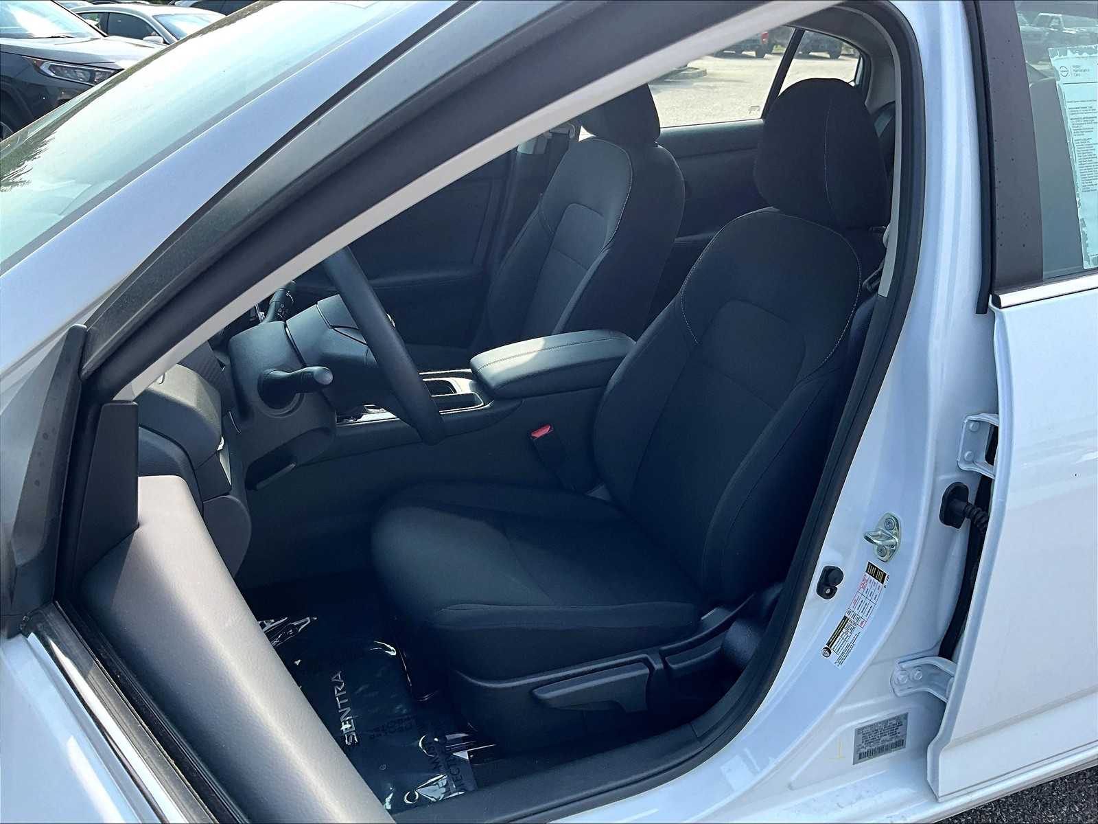 2025 Nissan Sentra S - Photo 11