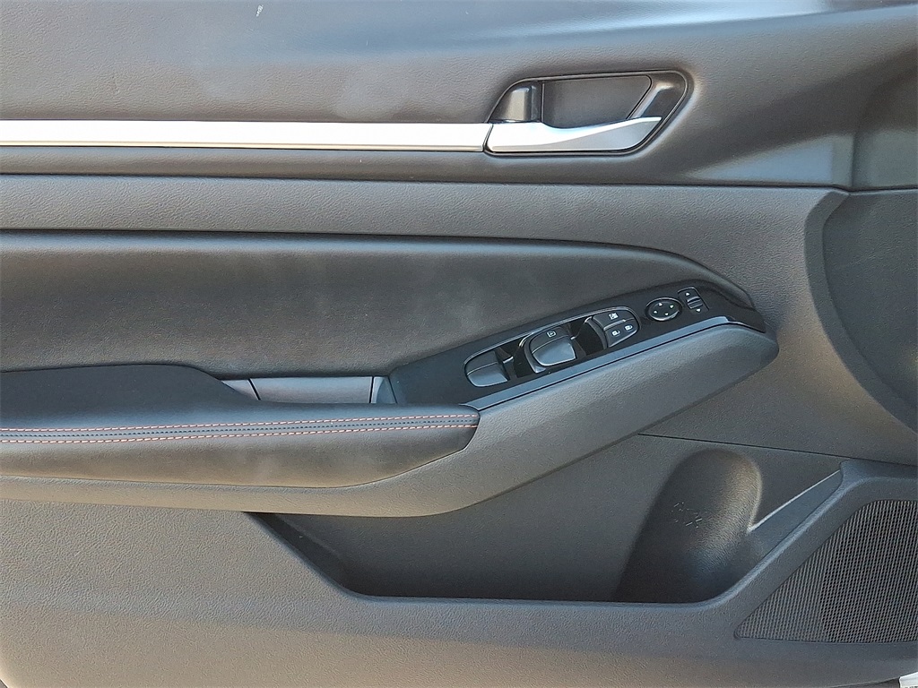 2024 Nissan Altima 2.5 SR - Photo 13
