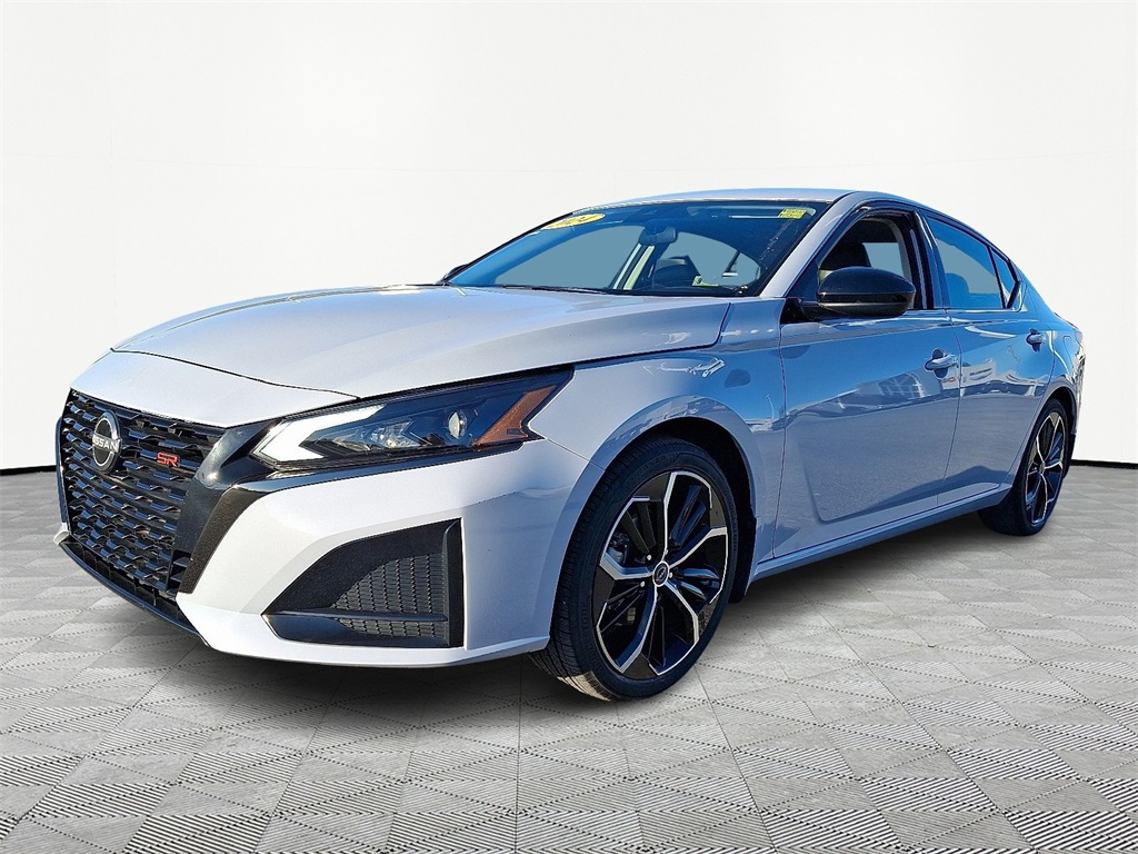 2024 Nissan Altima 2.5 SR - Photo 3