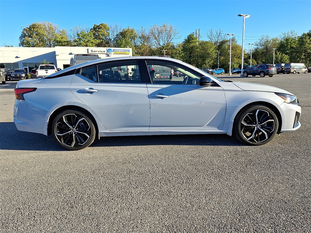 2024 Nissan Altima 2.5 SR - Photo 8