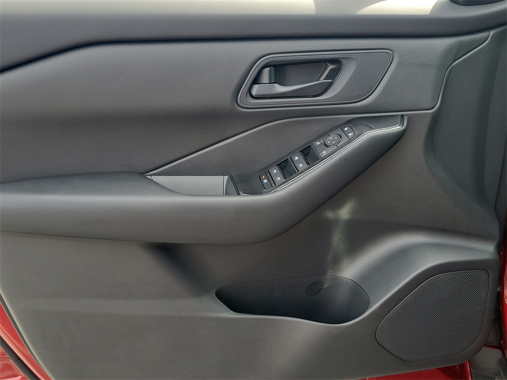 2025 Nissan Rogue S - Photo 8