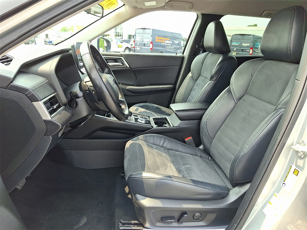 2022 Mitsubishi Outlander SE - Photo 13
