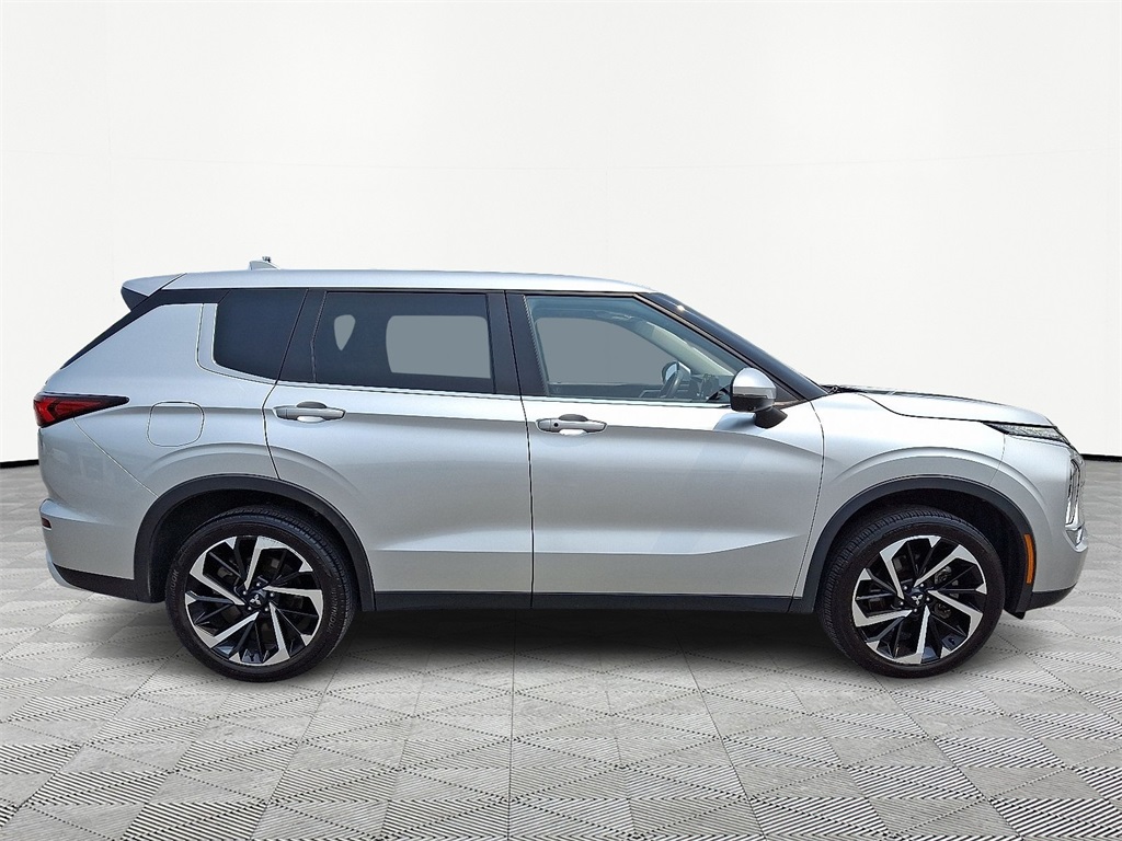2022 Mitsubishi Outlander SE - Photo 7