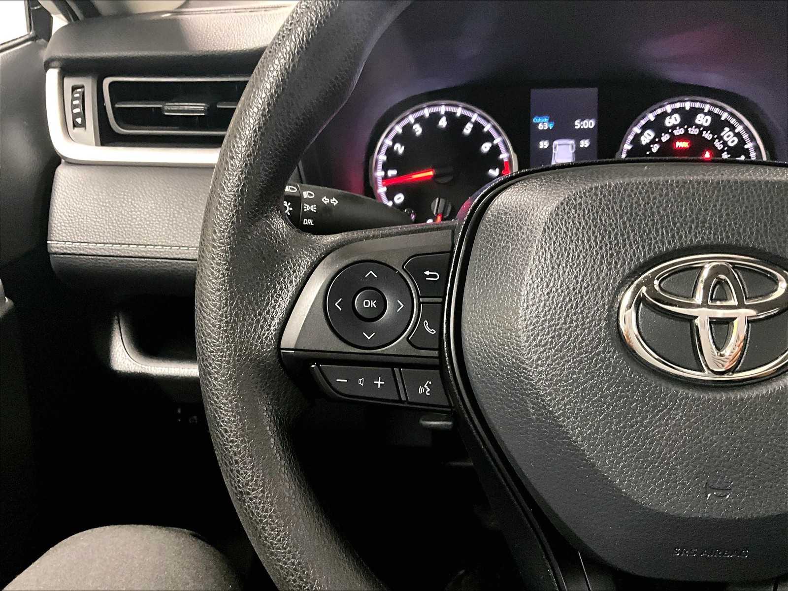 2022 Toyota RAV4 LE - Photo 22