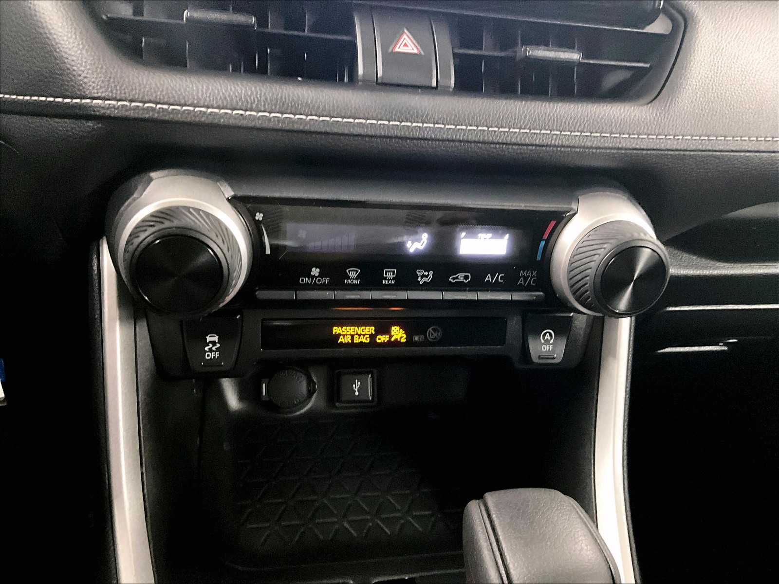 2022 Toyota RAV4 LE - Photo 25