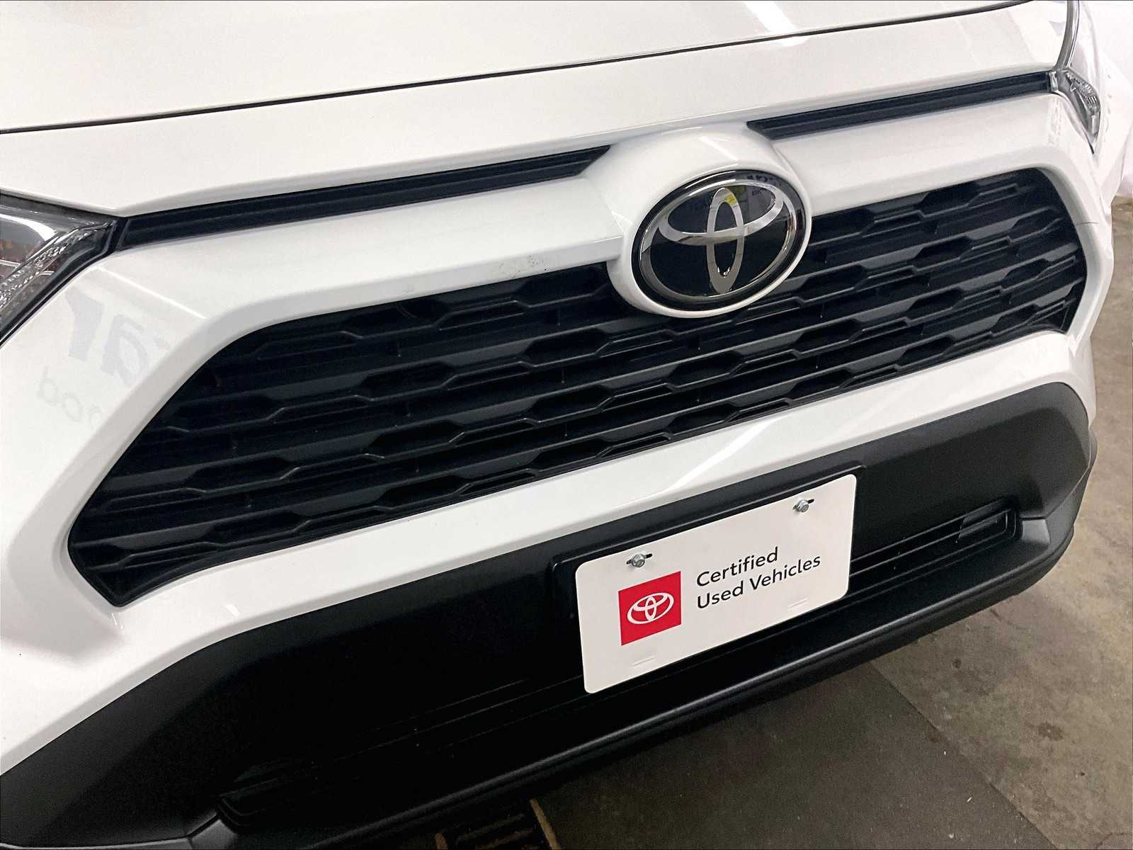 2022 Toyota RAV4 LE - Photo 31