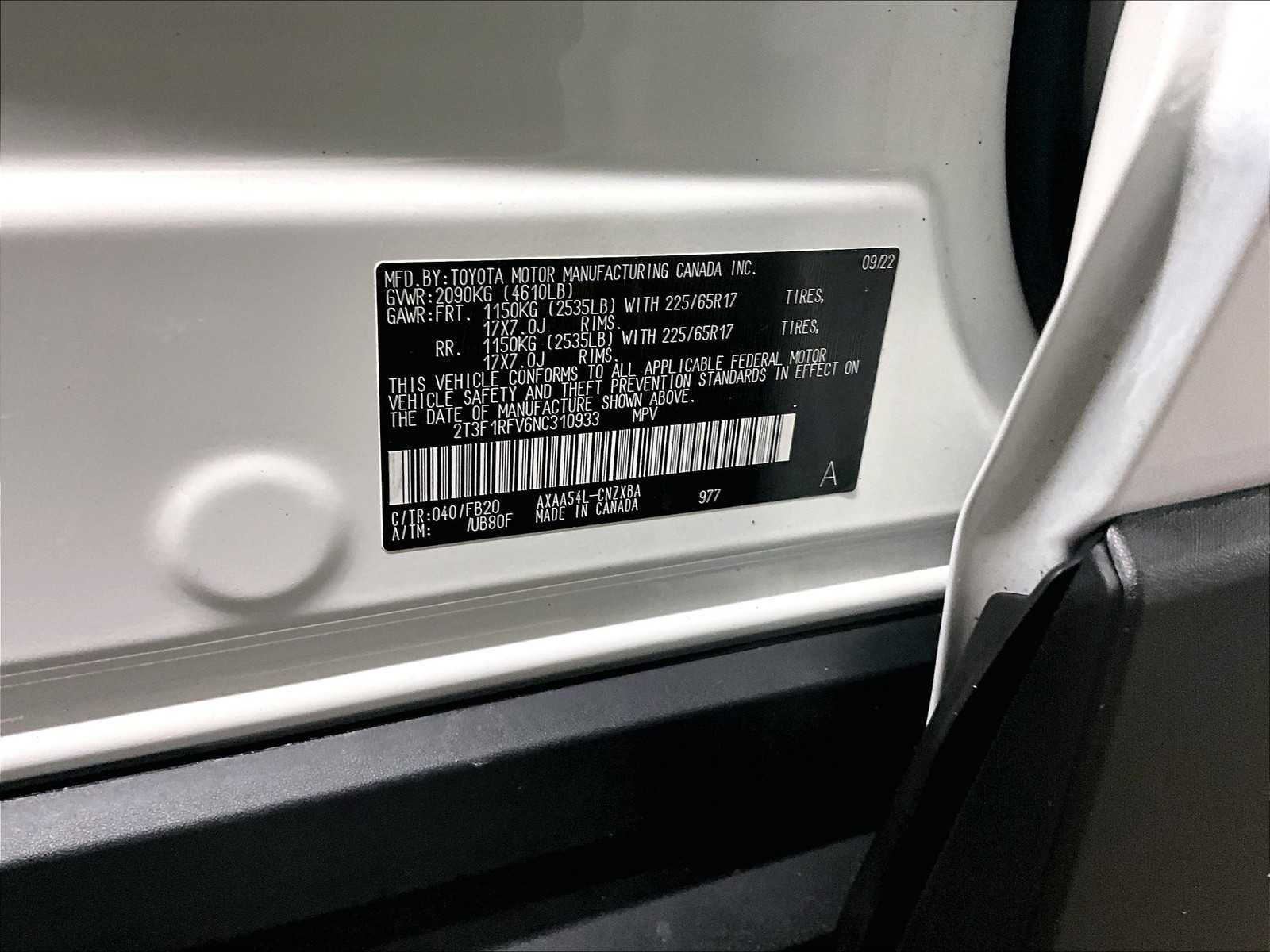 2022 Toyota RAV4 LE - Photo 34