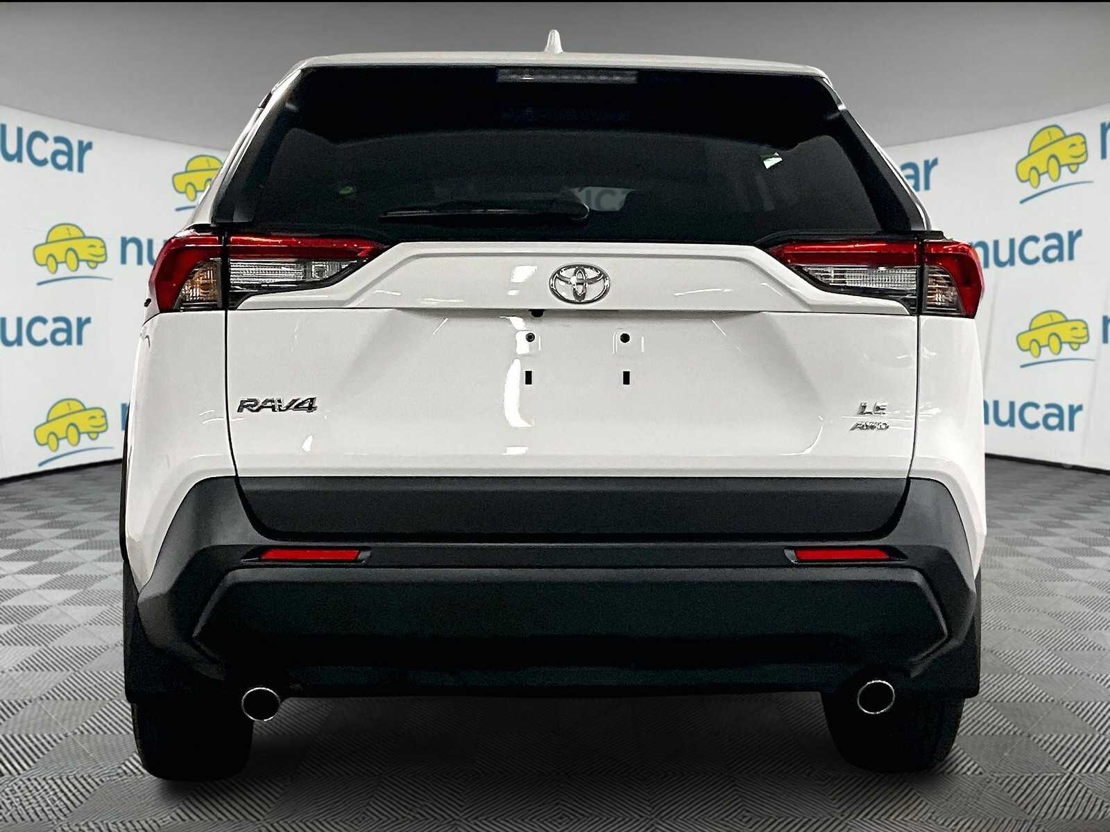 2022 Toyota RAV4 LE - Photo 5