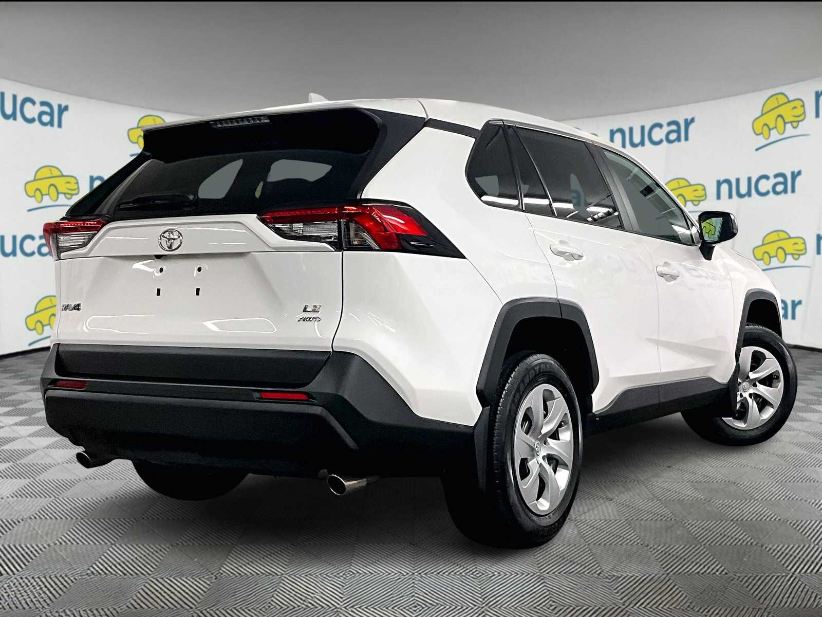 2022 Toyota RAV4 LE - Photo 6