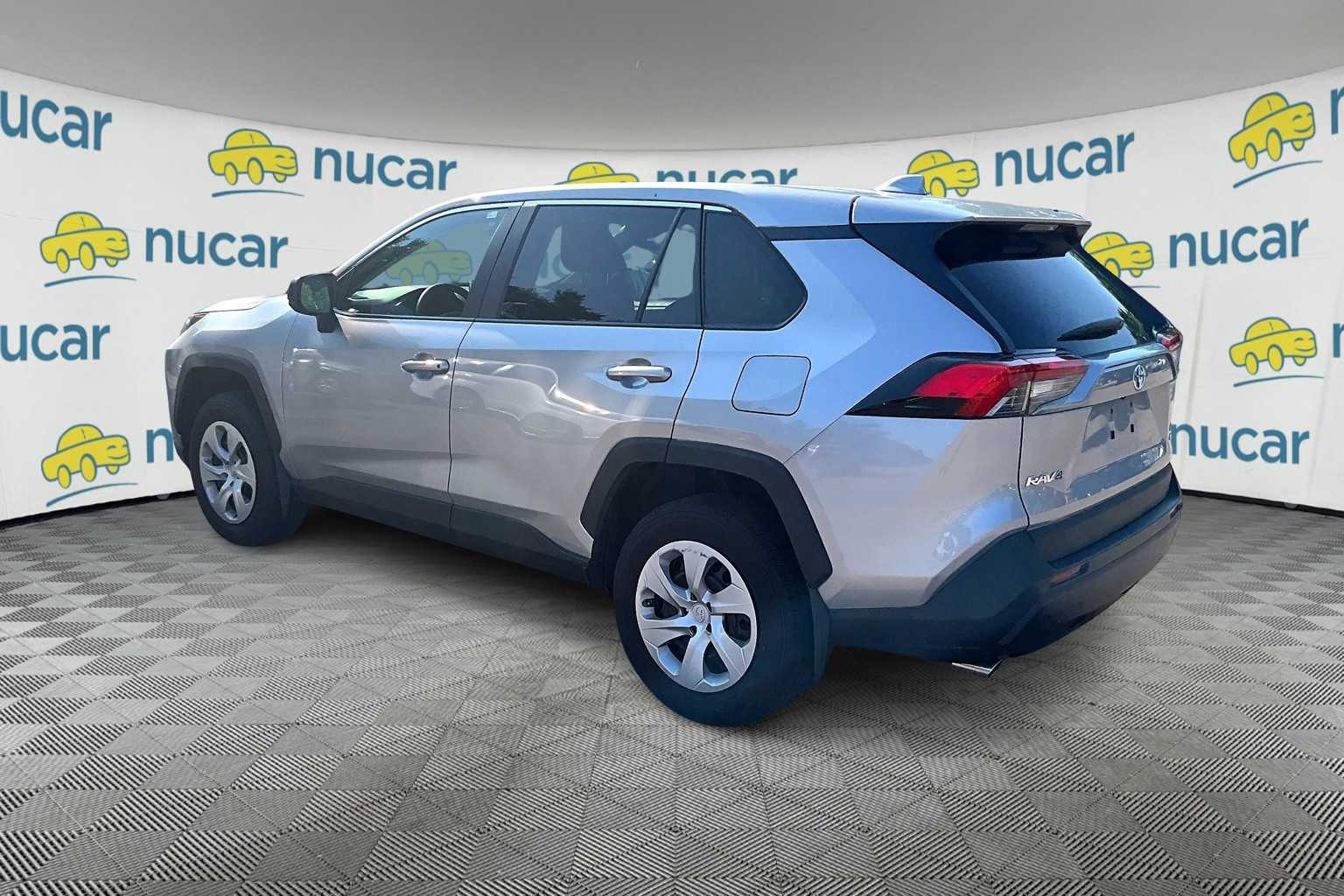 2023 Toyota RAV4 LE - Photo 3