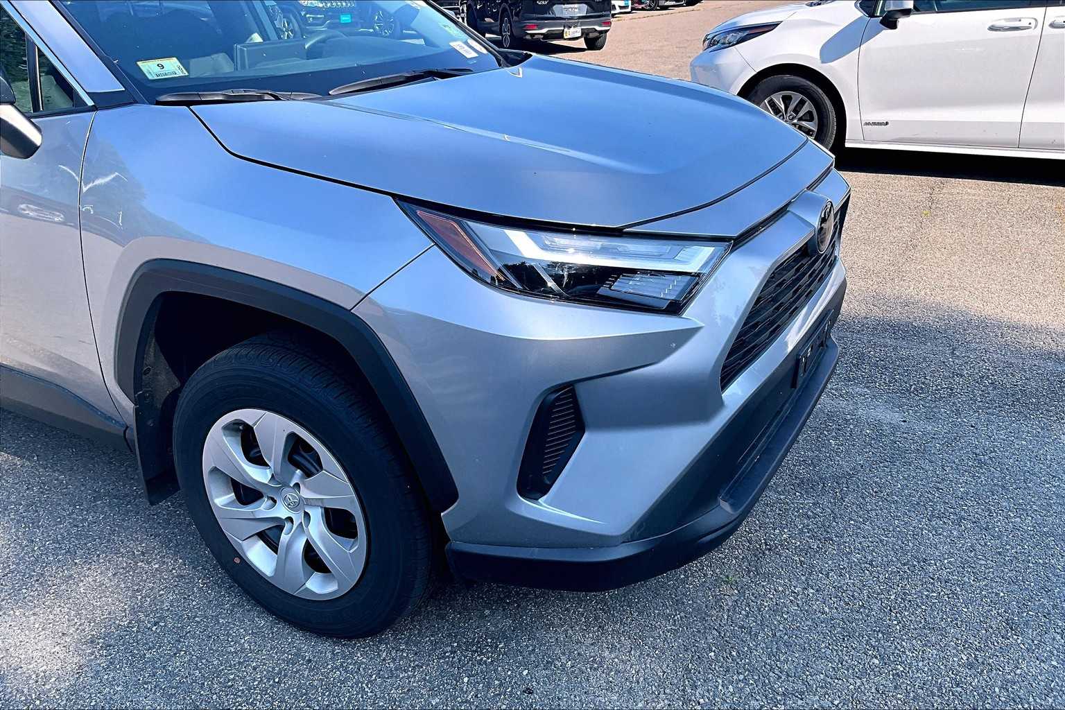 2023 Toyota RAV4 LE - Photo 5