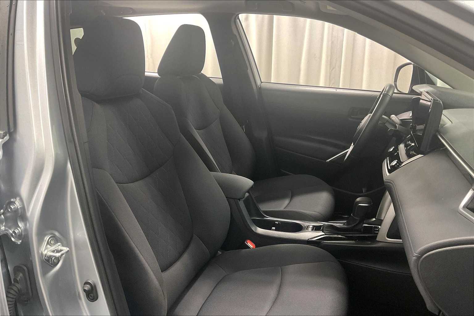 2023 Toyota Corolla Cross LE - Photo 11