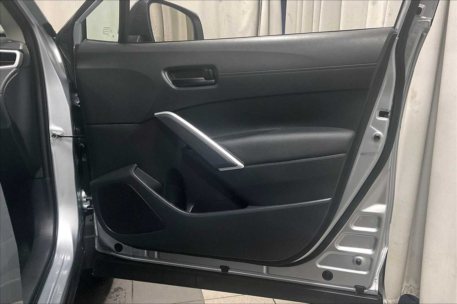 2023 Toyota Corolla Cross LE - Photo 12
