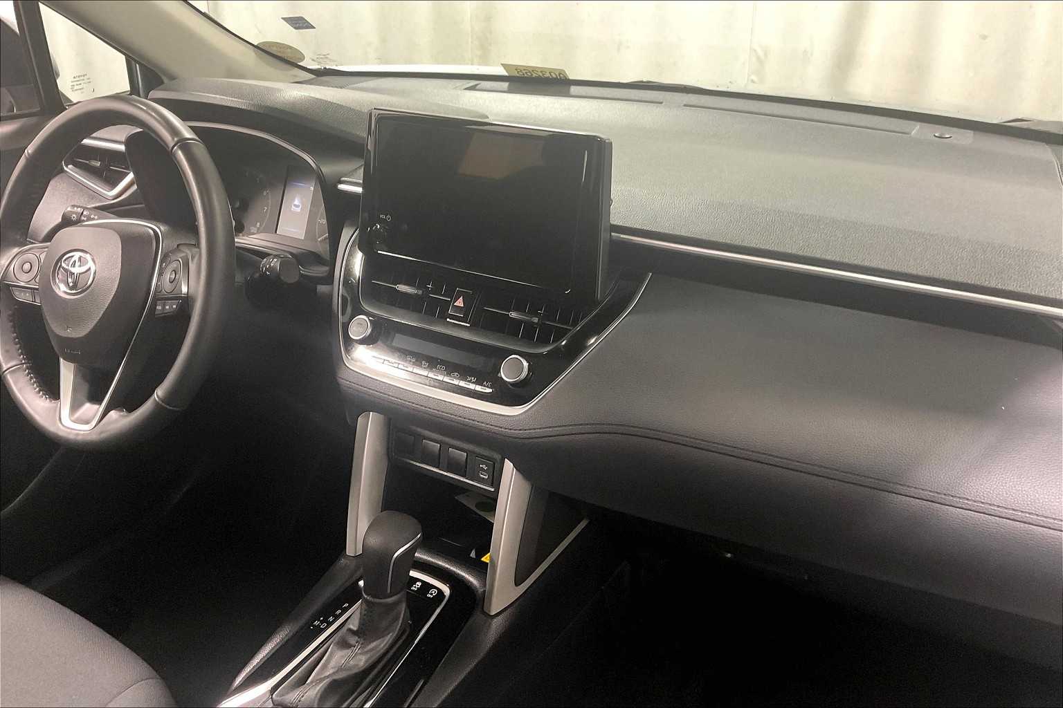 2023 Toyota Corolla Cross LE - Photo 14