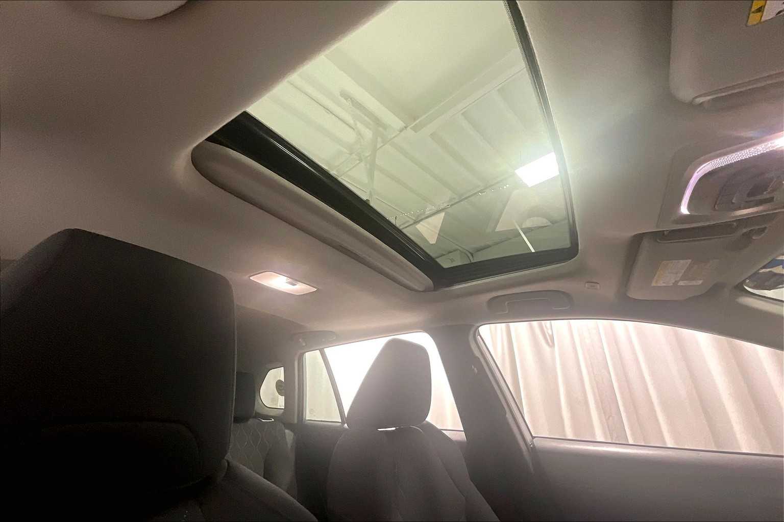 2023 Toyota Corolla Cross LE - Photo 23