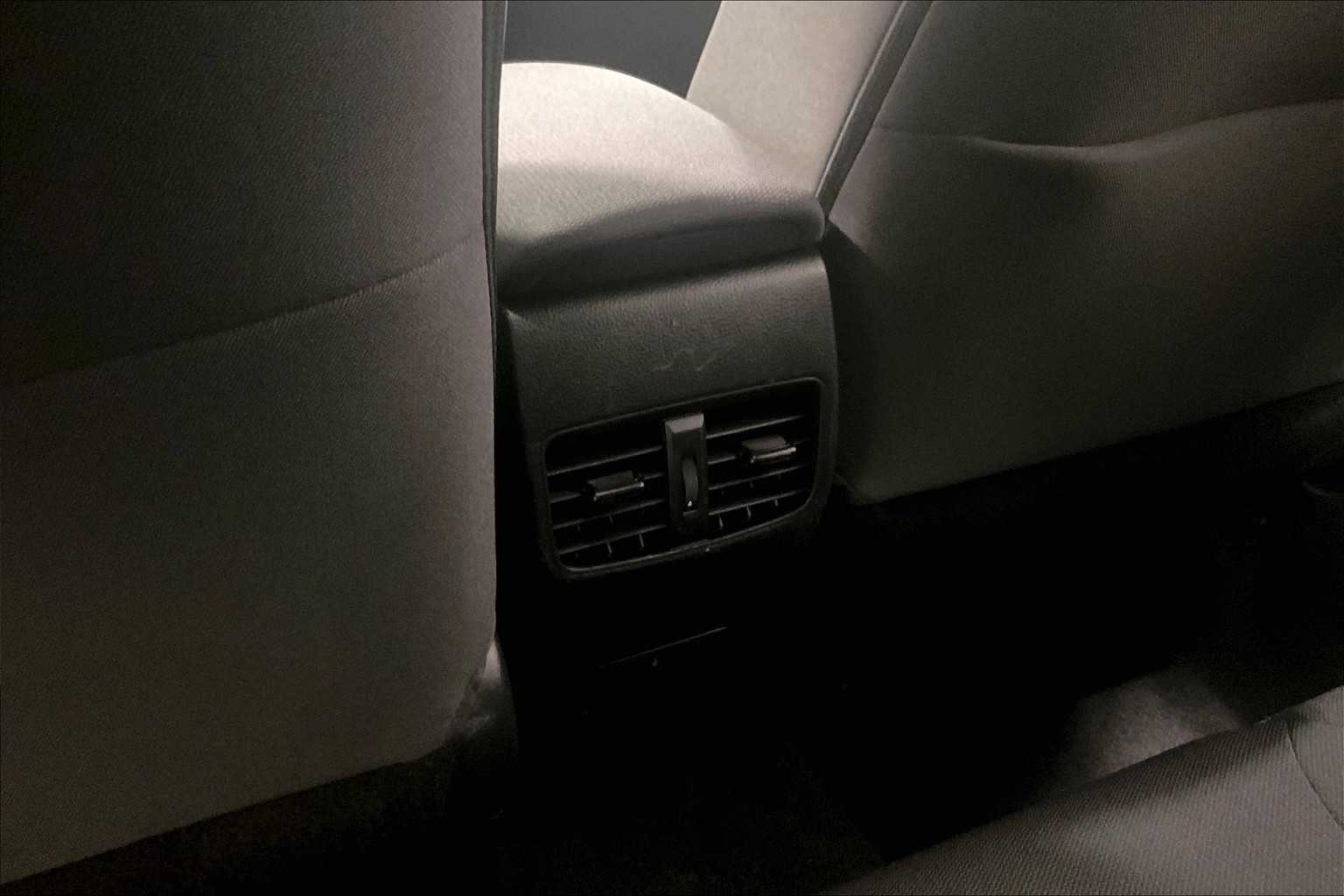 2023 Toyota Corolla Cross LE - Photo 29