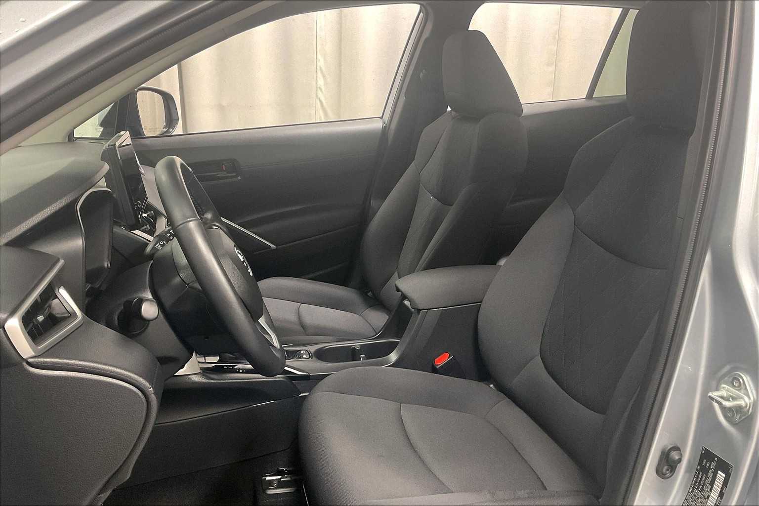 2023 Toyota Corolla Cross LE - Photo 10