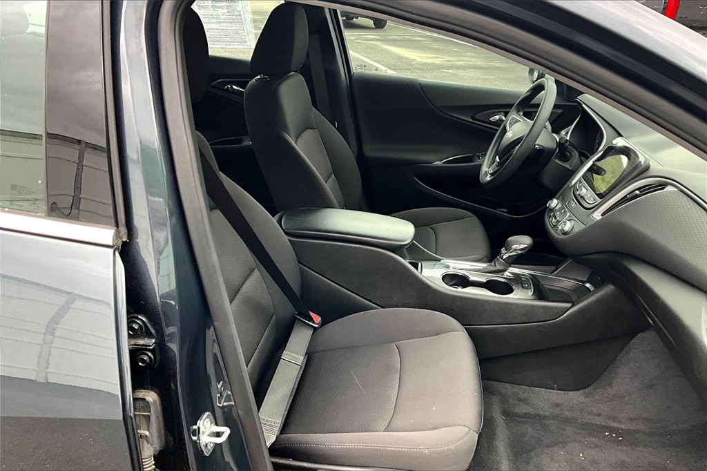 2021 Chevrolet Malibu LS - Photo 11