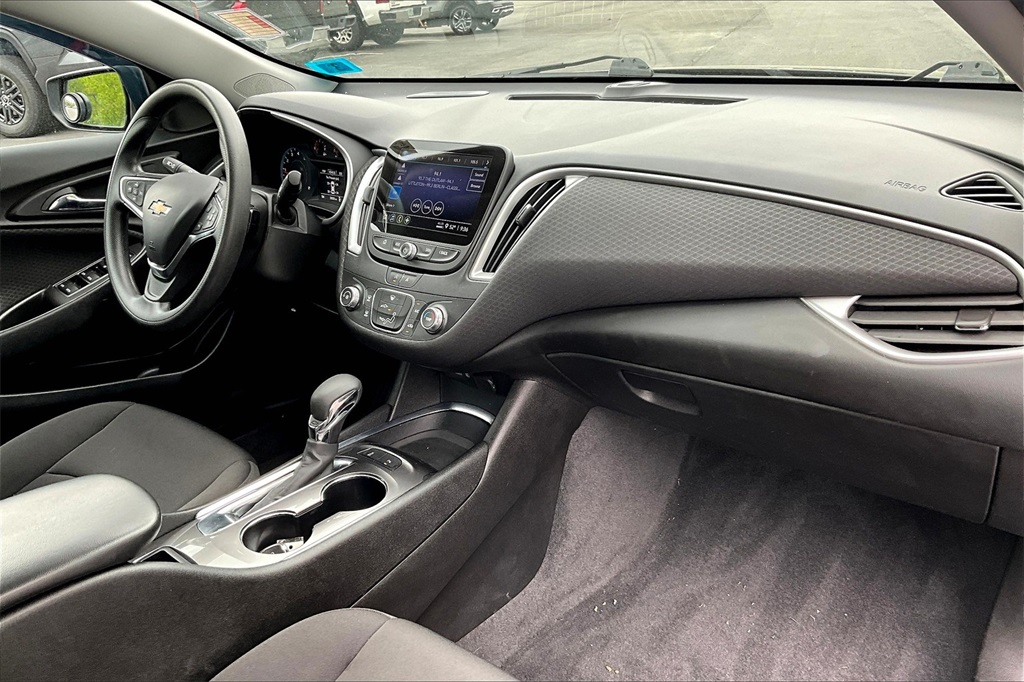 2021 Chevrolet Malibu LS - Photo 14