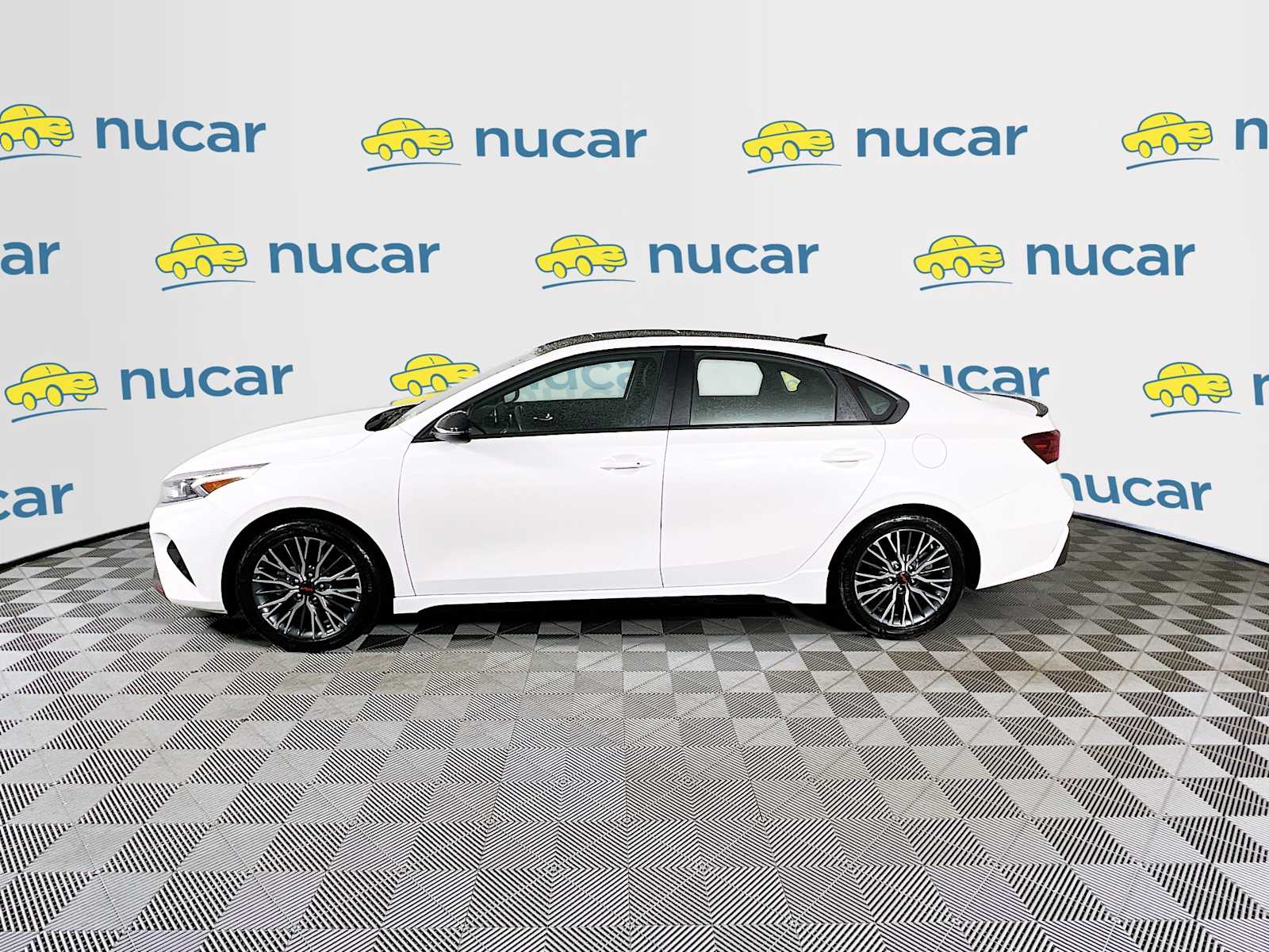 2023 Kia Forte GT-Line - Photo 4