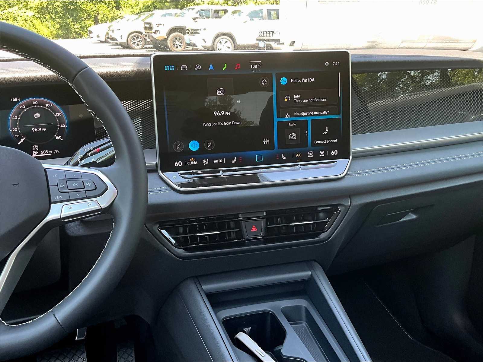 2025 Volkswagen Tiguan SE - Photo 13