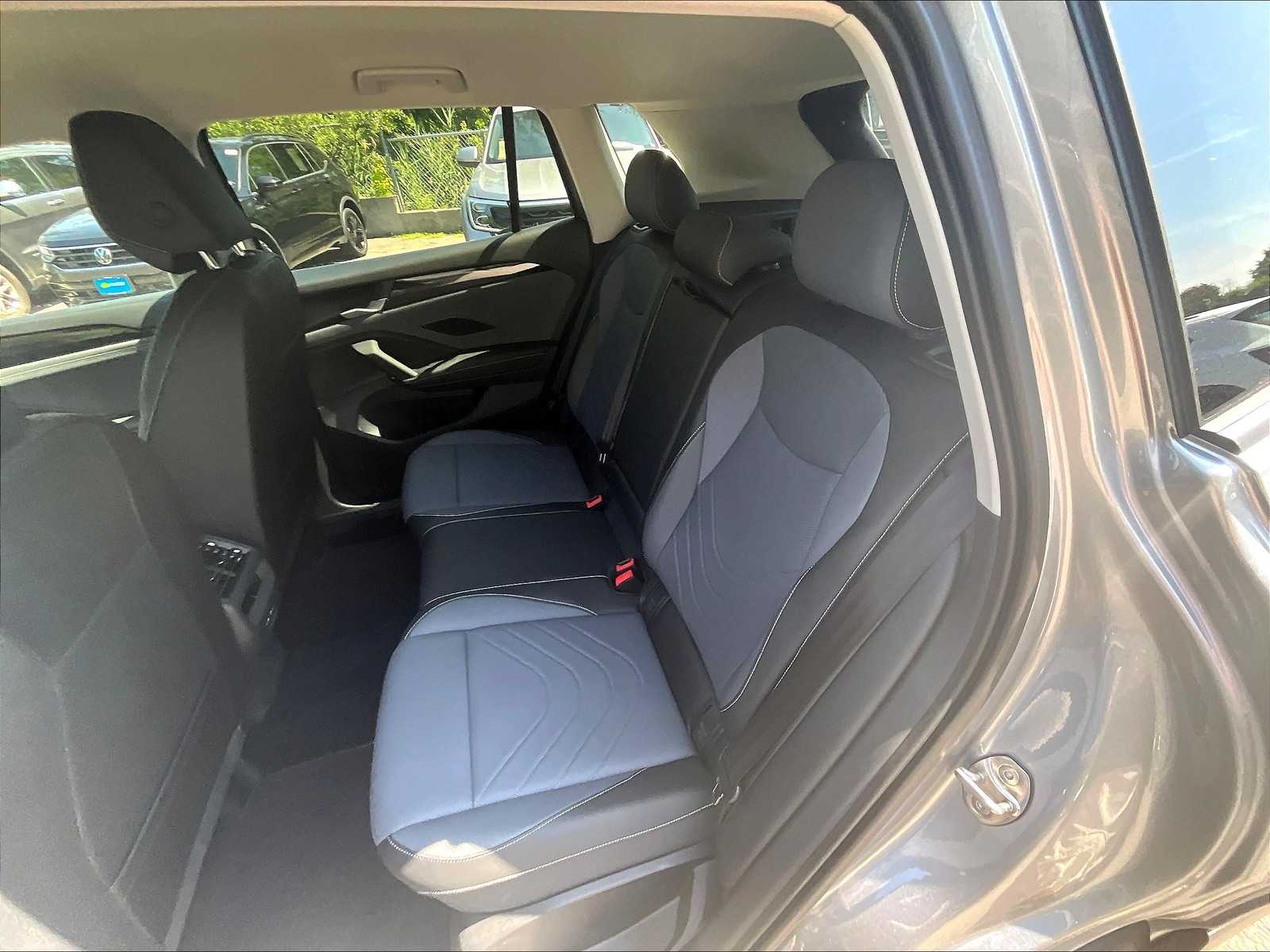 2025 Volkswagen Tiguan SE - Photo 15