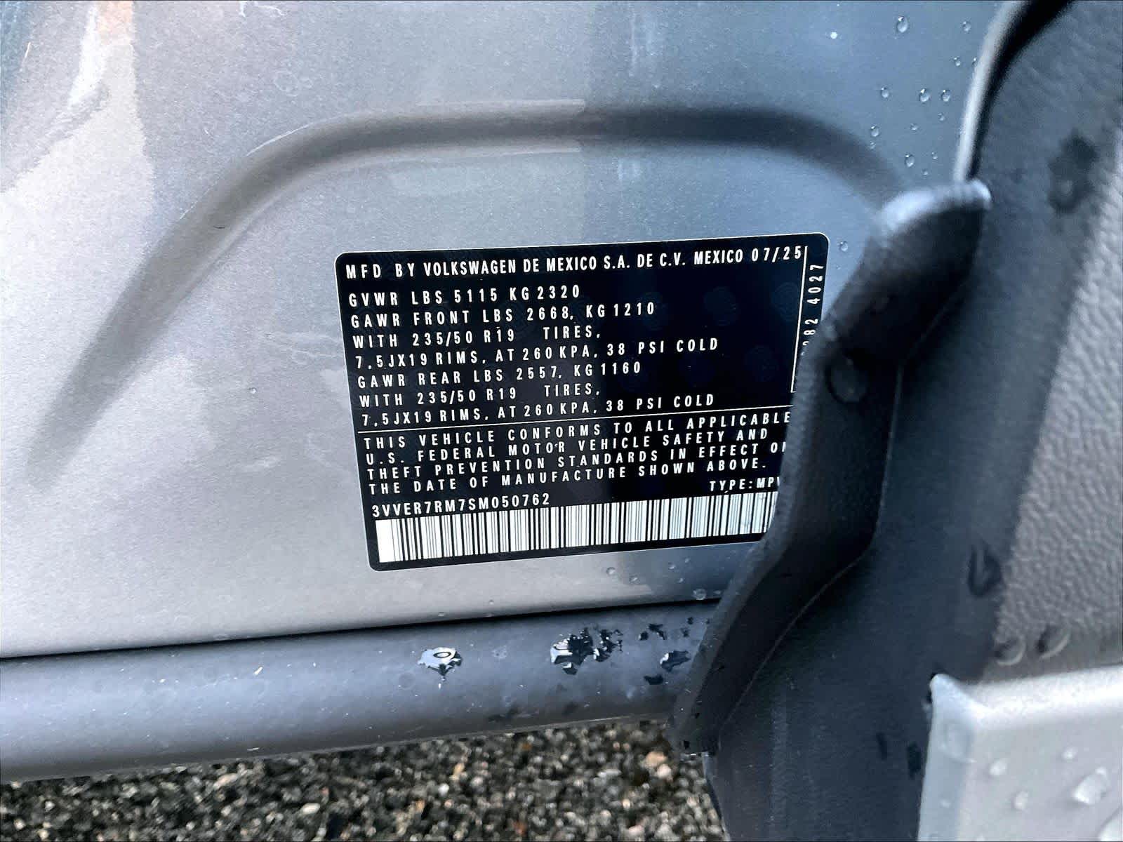 2025 Volkswagen Tiguan SE - Photo 18