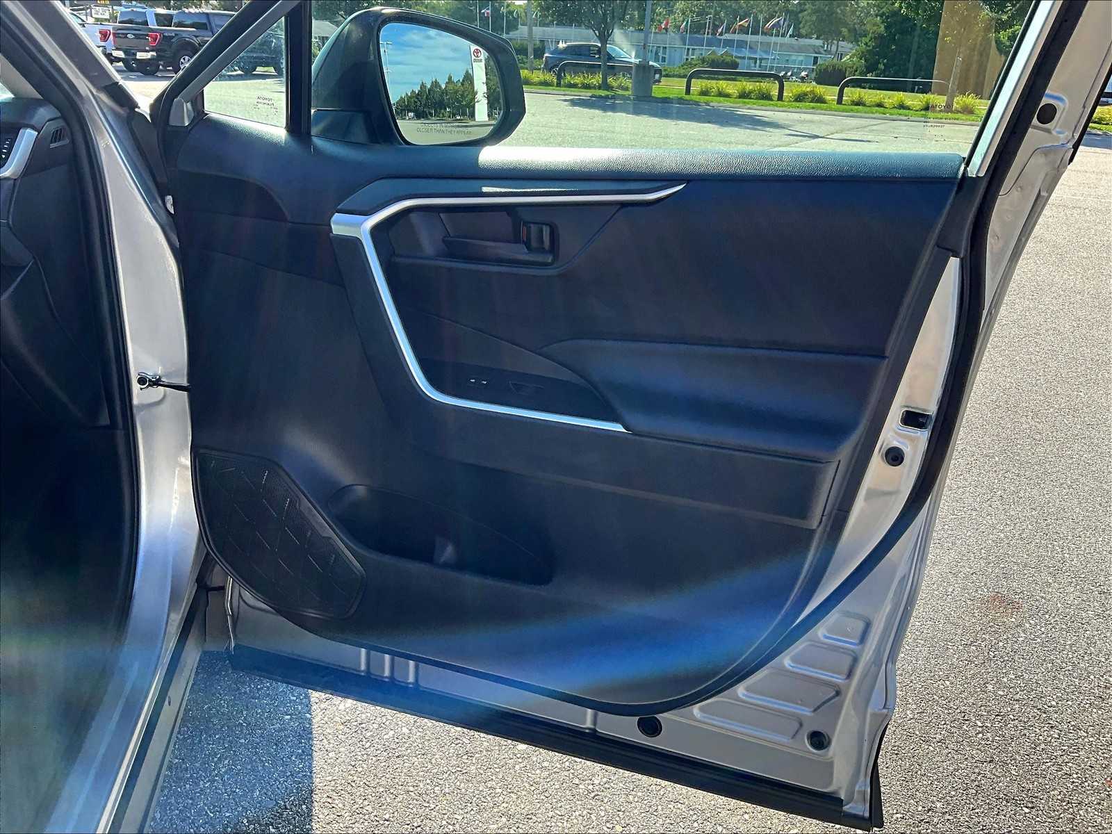 2024 Toyota RAV4 LE - Photo 12