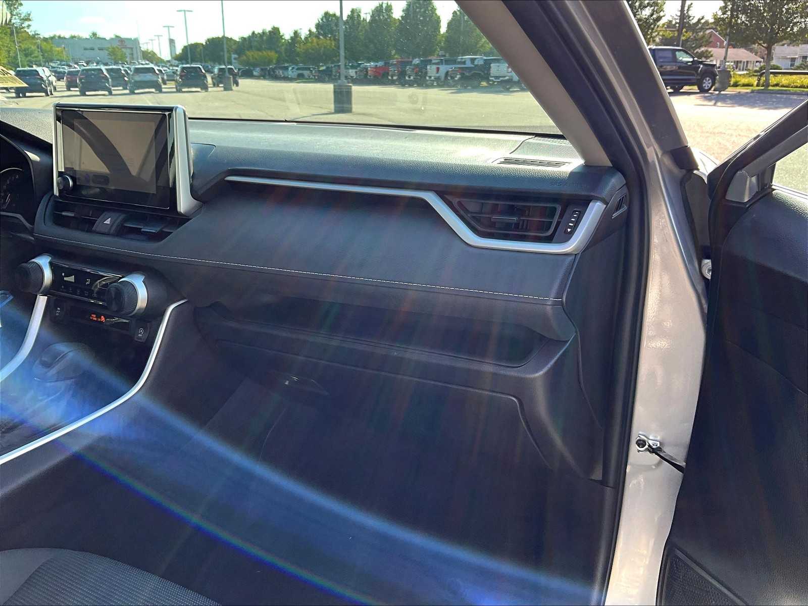 2024 Toyota RAV4 LE - Photo 13