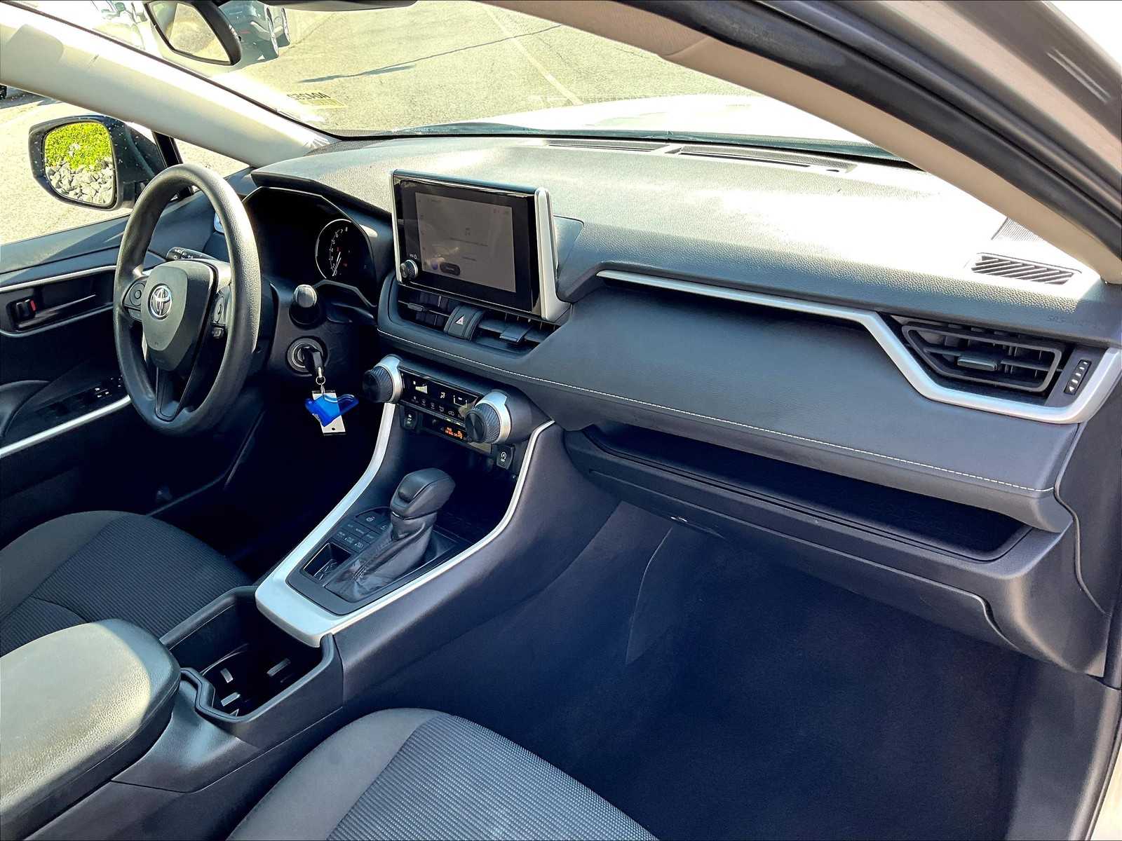 2024 Toyota RAV4 LE - Photo 14