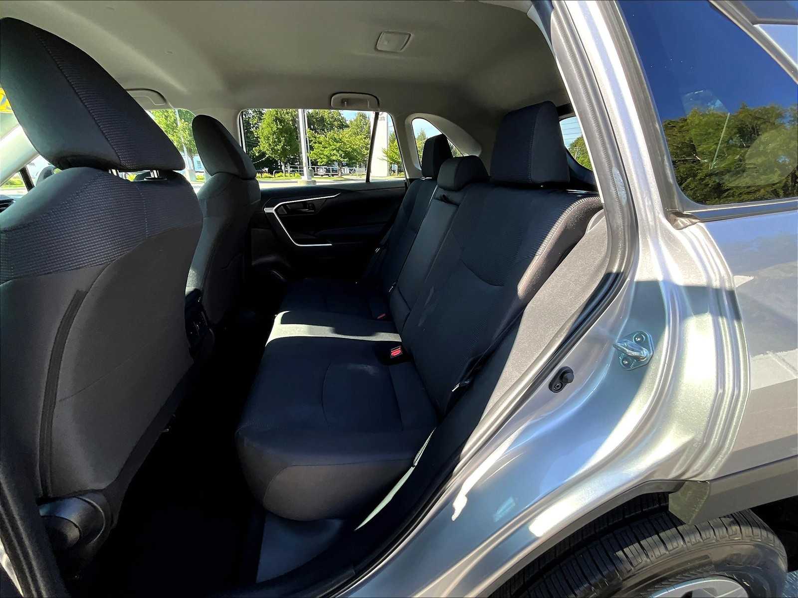 2024 Toyota RAV4 LE - Photo 15
