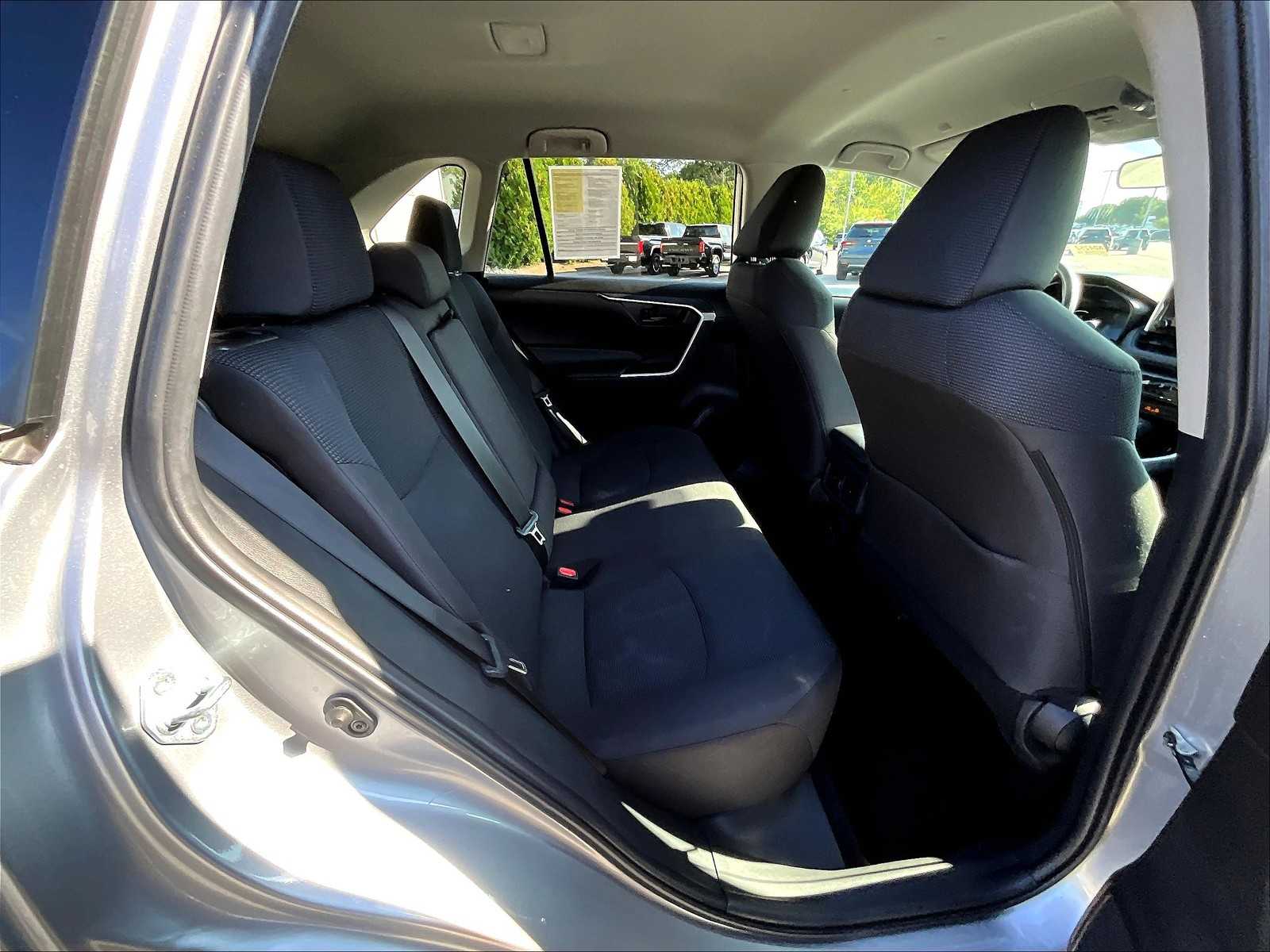 2024 Toyota RAV4 LE - Photo 16