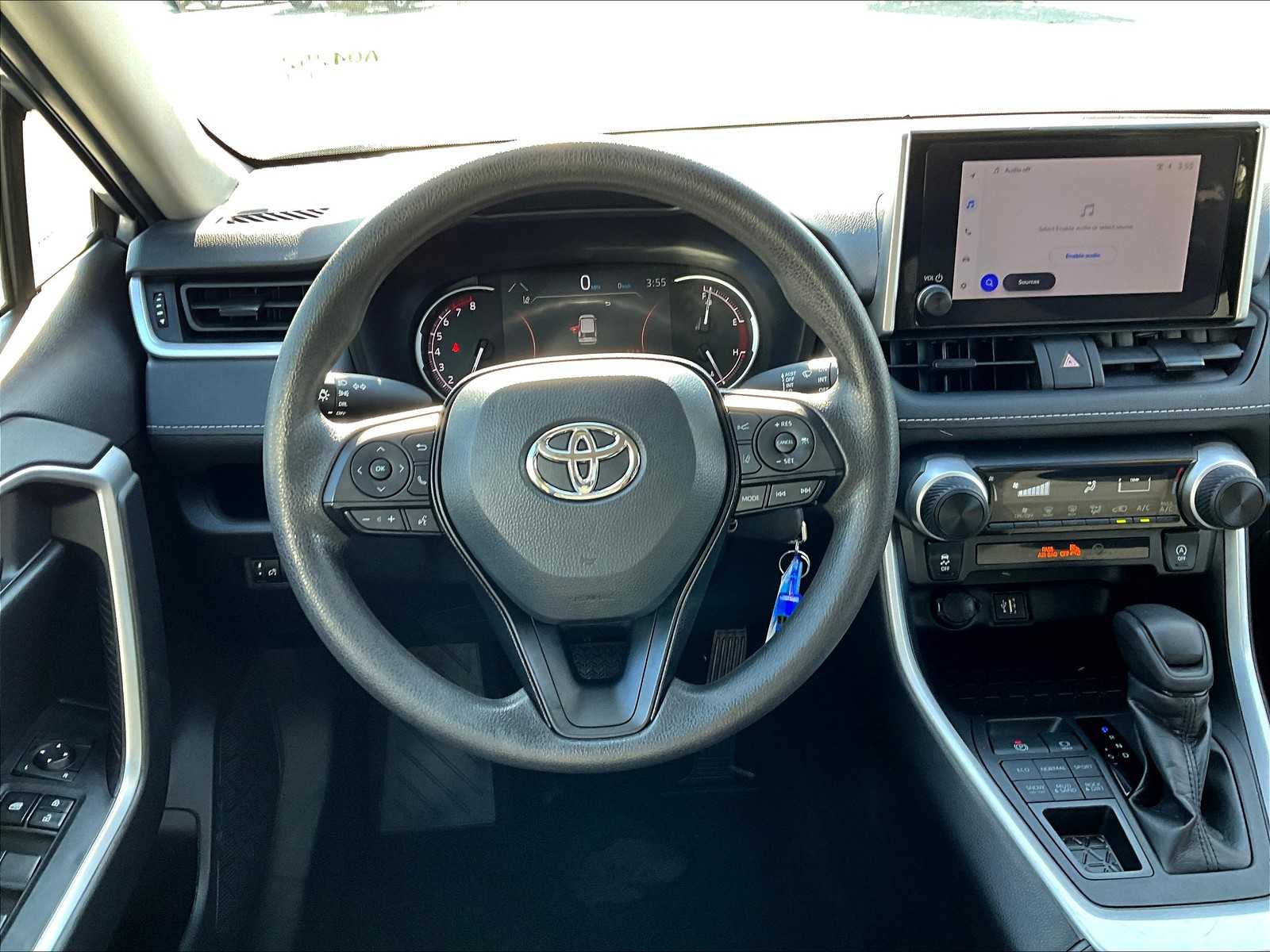 2024 Toyota RAV4 LE - Photo 17