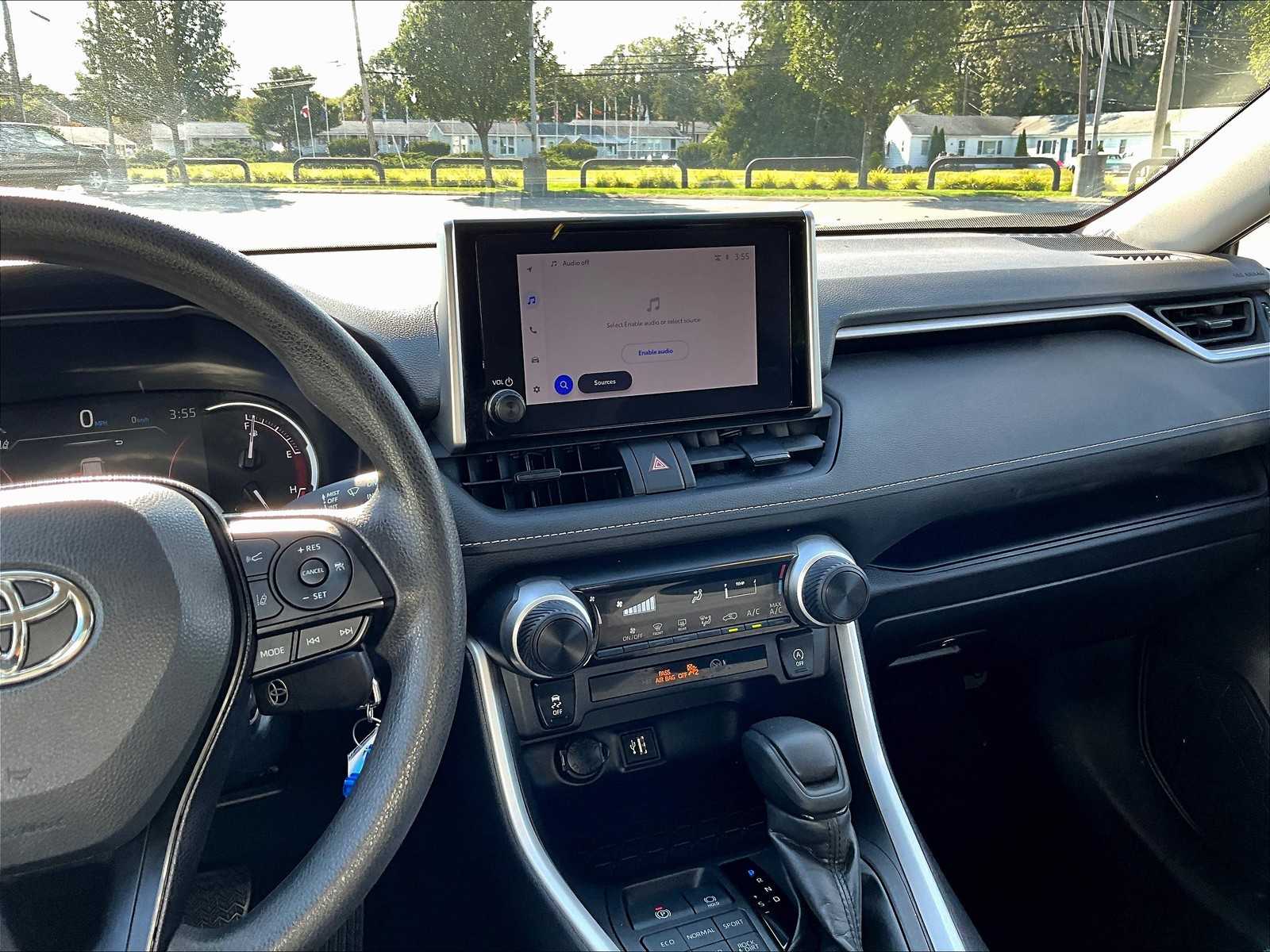 2024 Toyota RAV4 LE - Photo 18