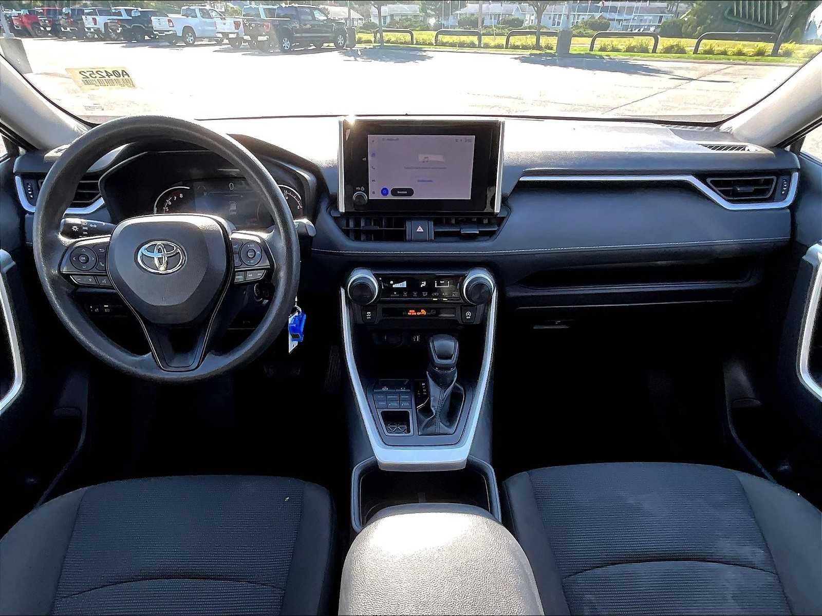 2024 Toyota RAV4 LE - Photo 21