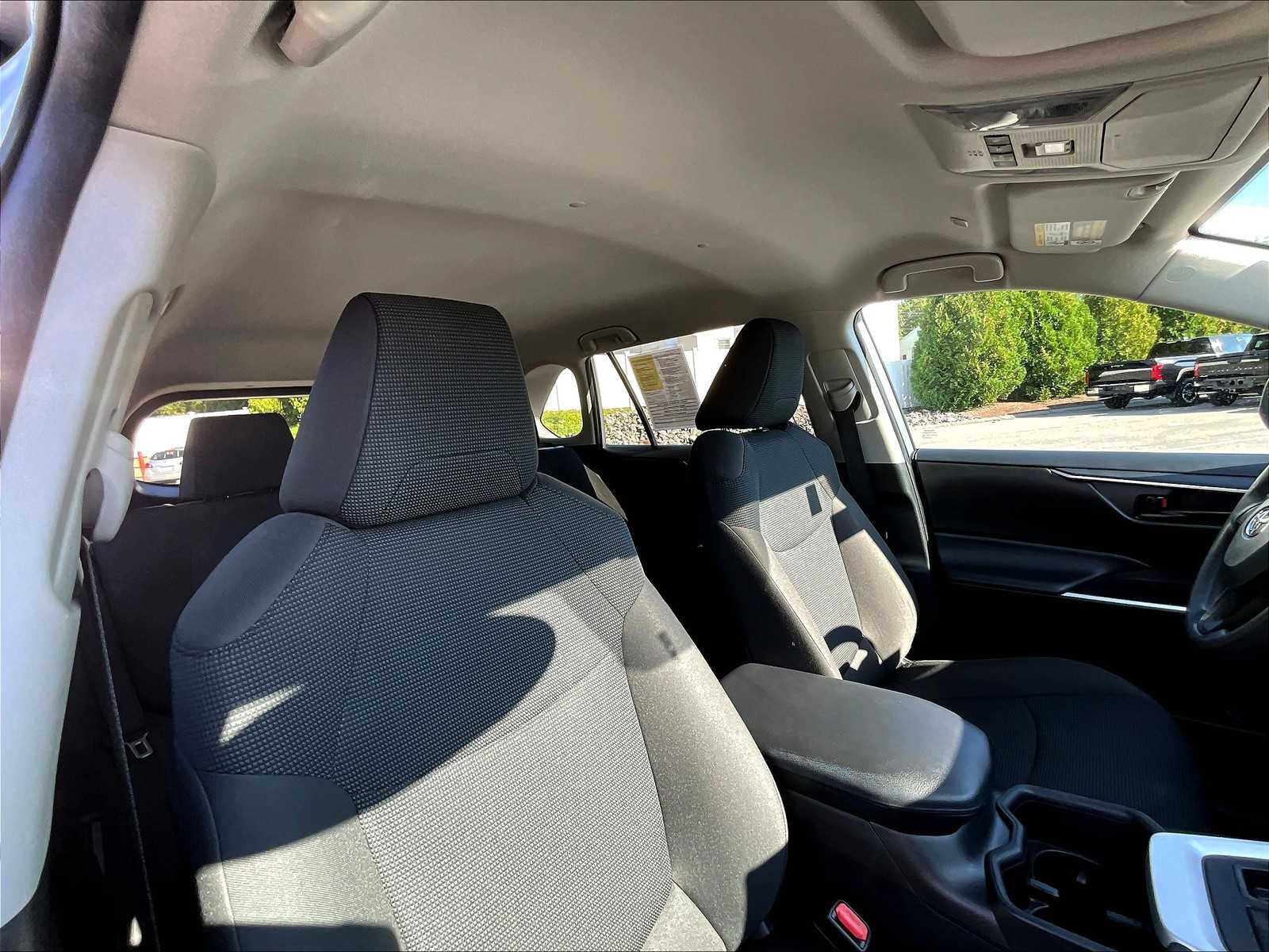 2024 Toyota RAV4 LE - Photo 22
