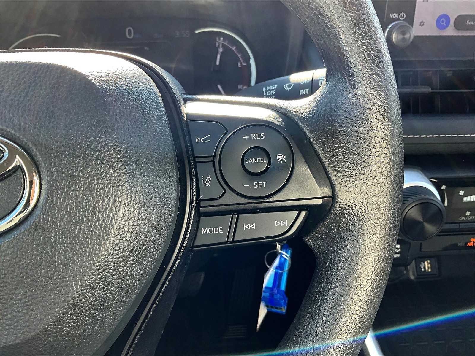 2024 Toyota RAV4 LE - Photo 24