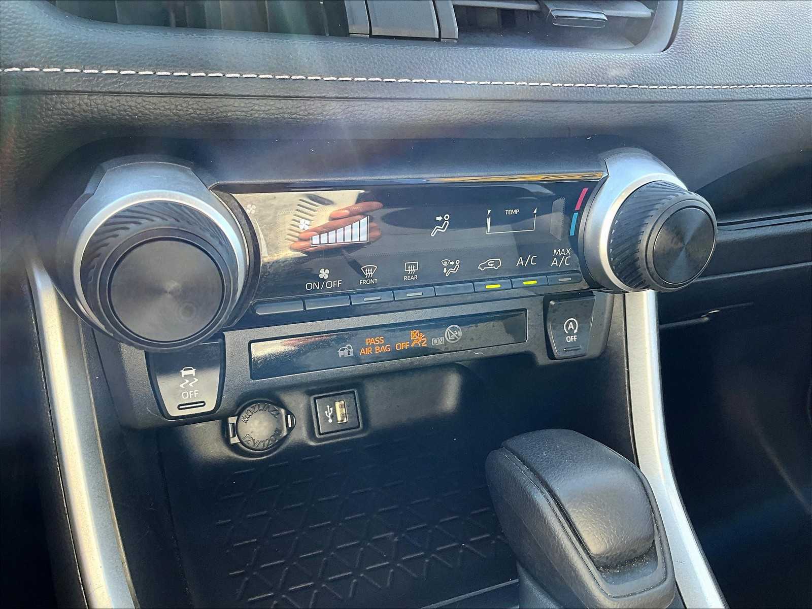 2024 Toyota RAV4 LE - Photo 26