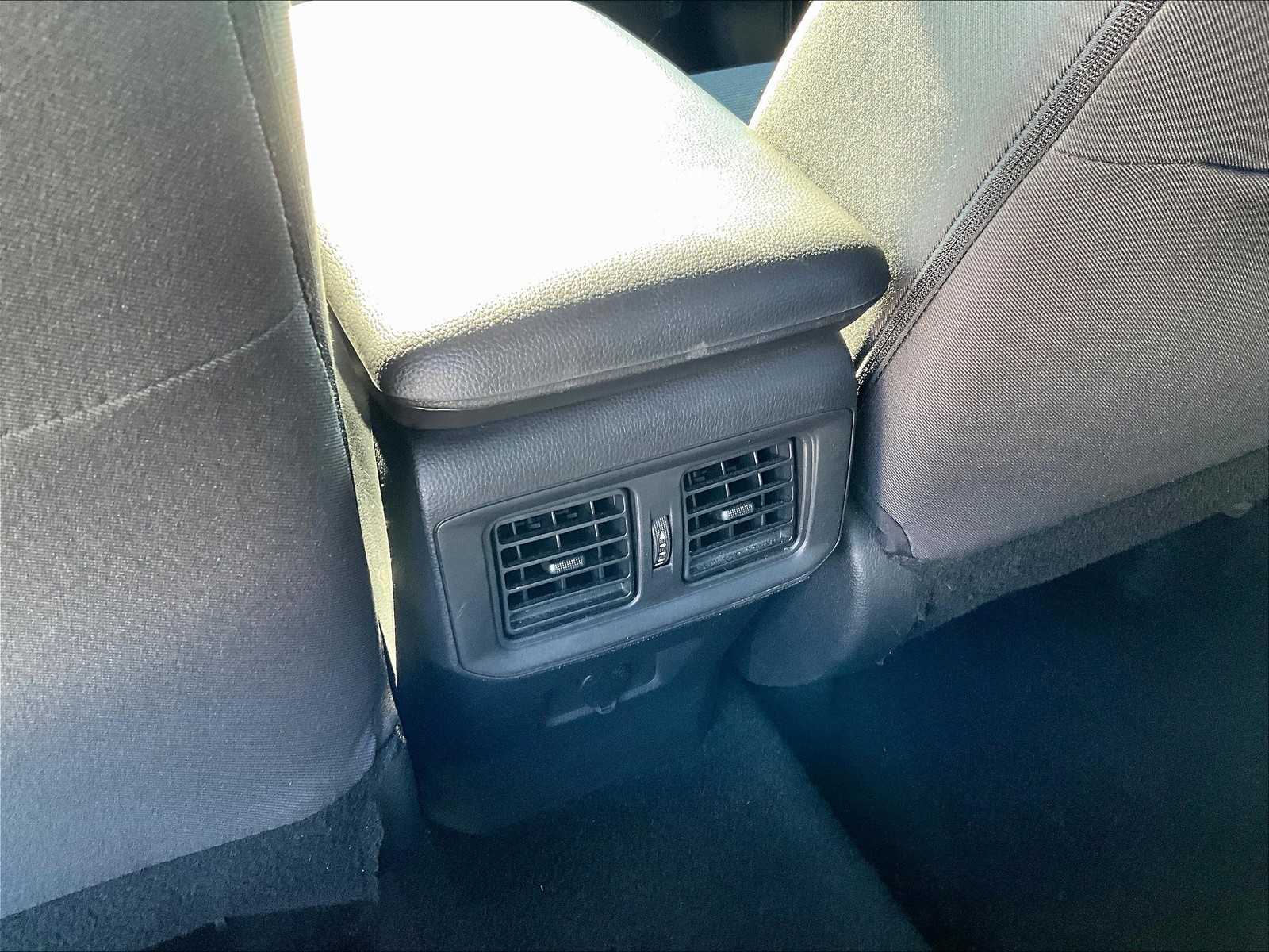 2024 Toyota RAV4 LE - Photo 28