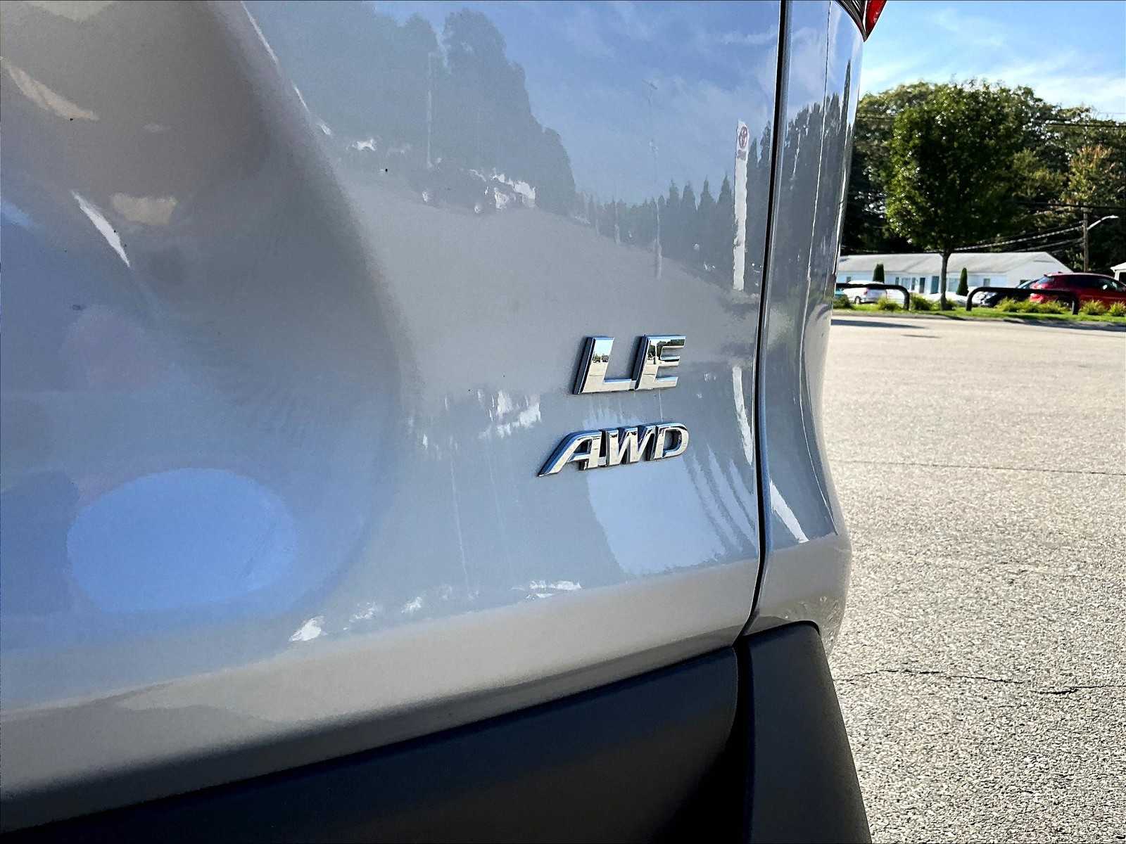 2024 Toyota RAV4 LE - Photo 29