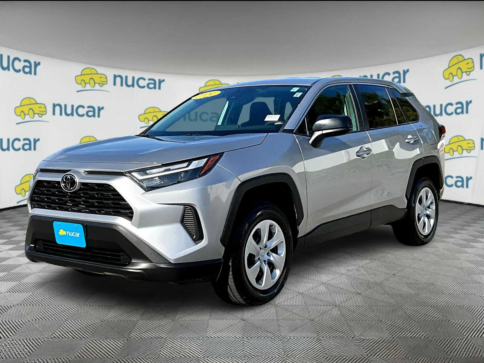 2024 Toyota RAV4 LE - Photo 3