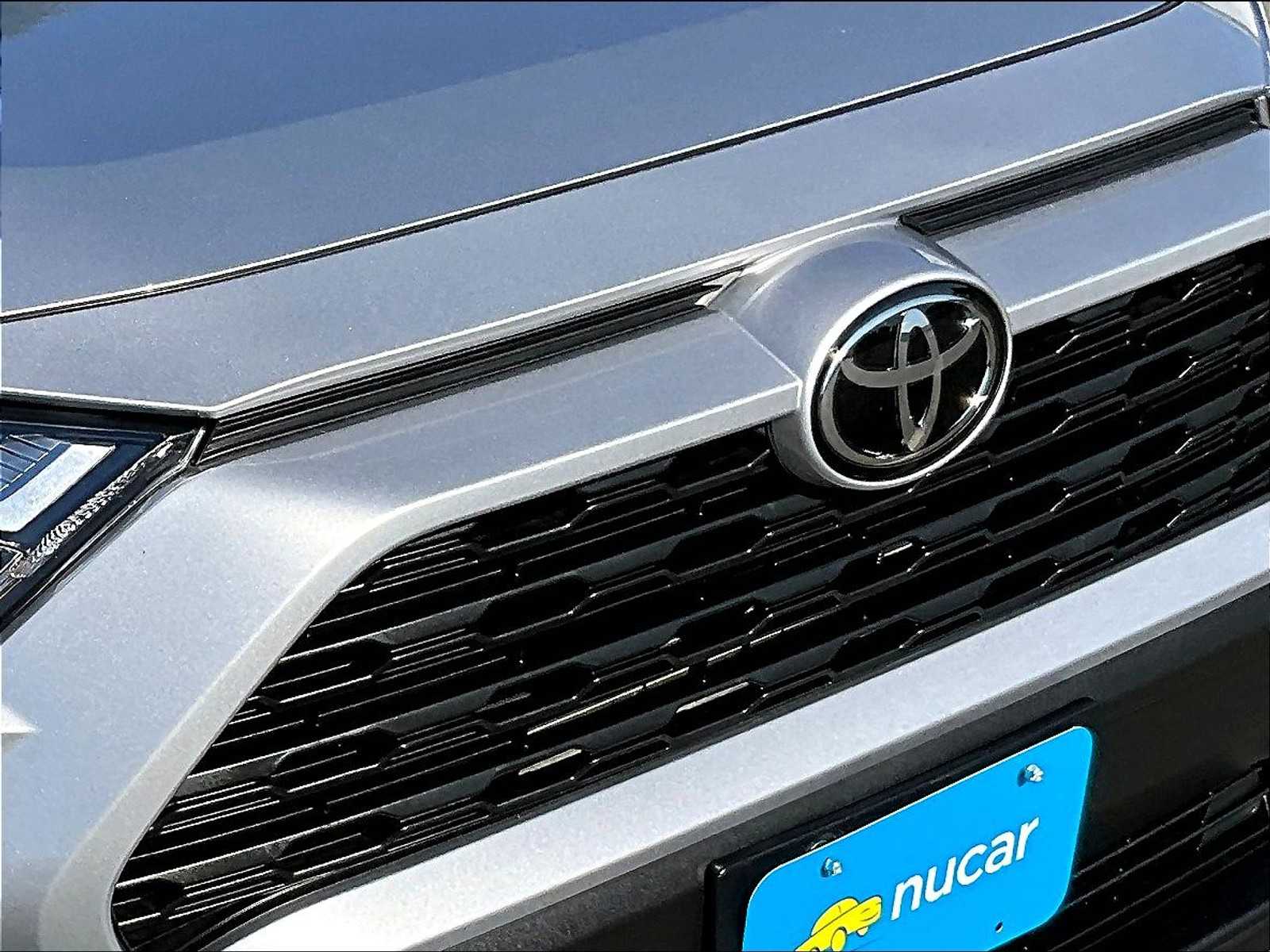 2024 Toyota RAV4 LE - Photo 32