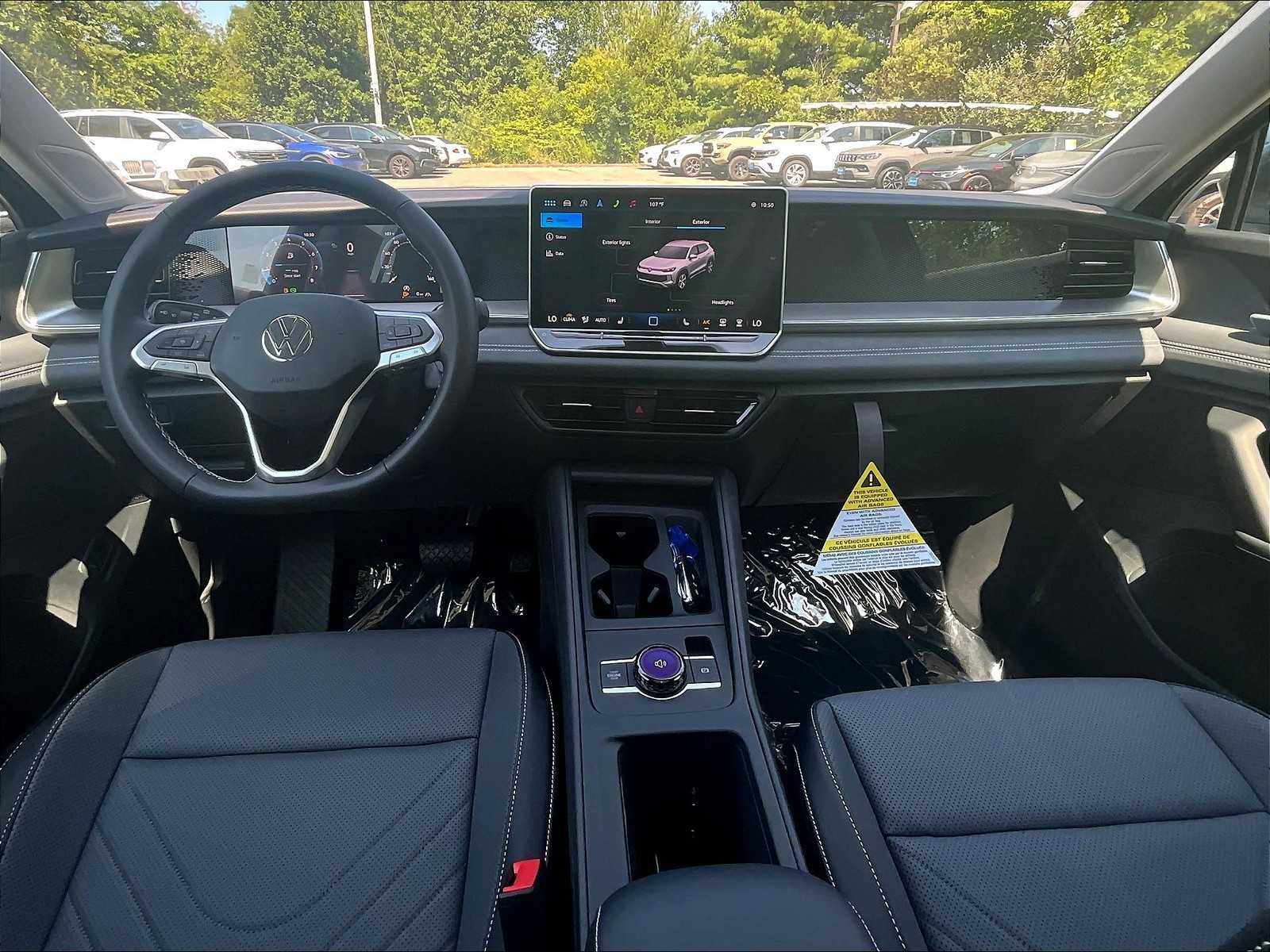 2025 Volkswagen Tiguan SE - Photo 12