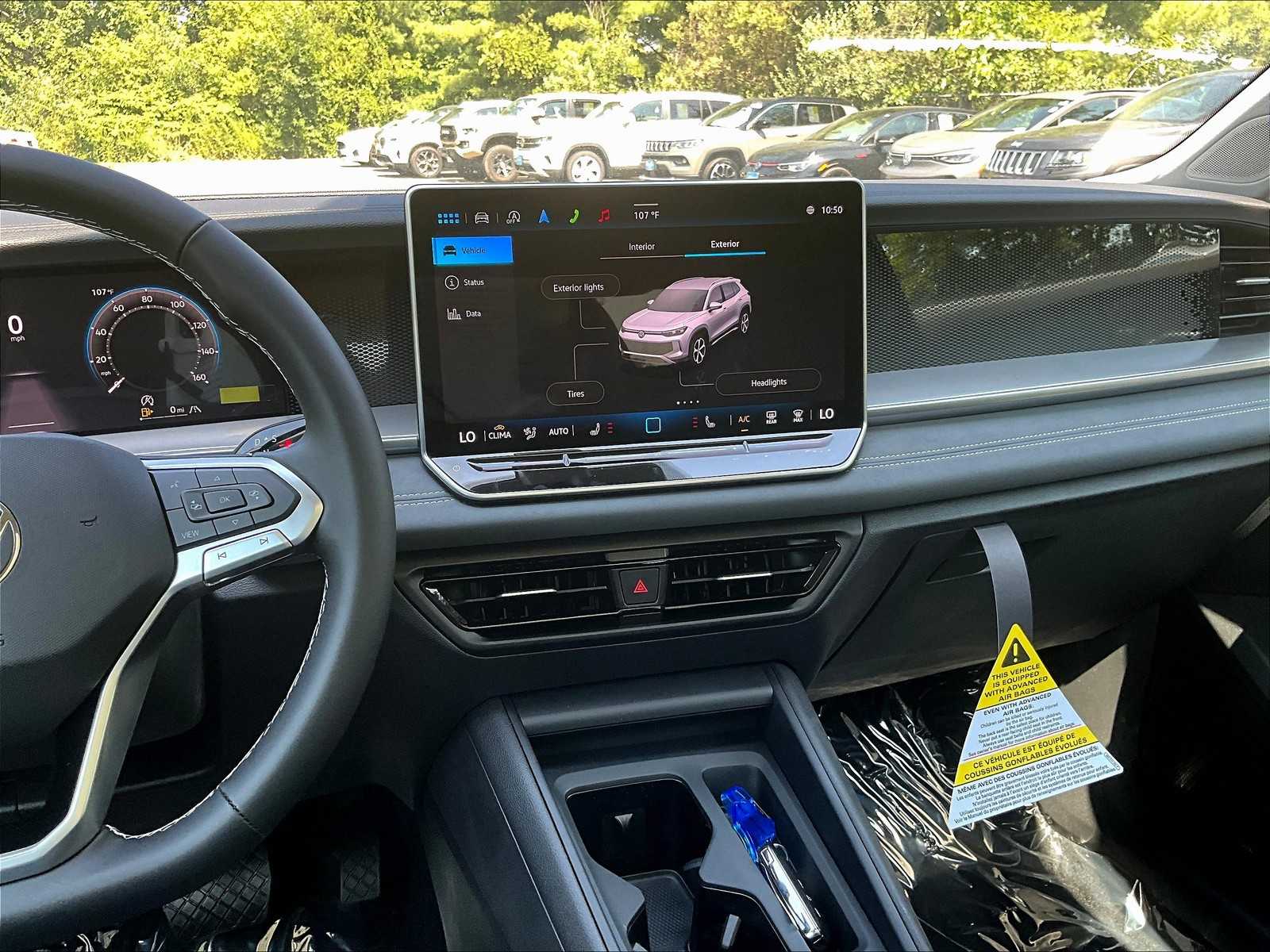 2025 Volkswagen Tiguan SE - Photo 13