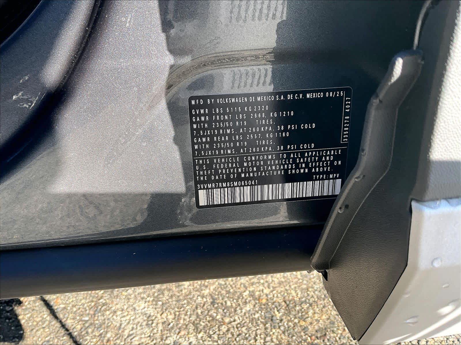 2025 Volkswagen Tiguan SE - Photo 18