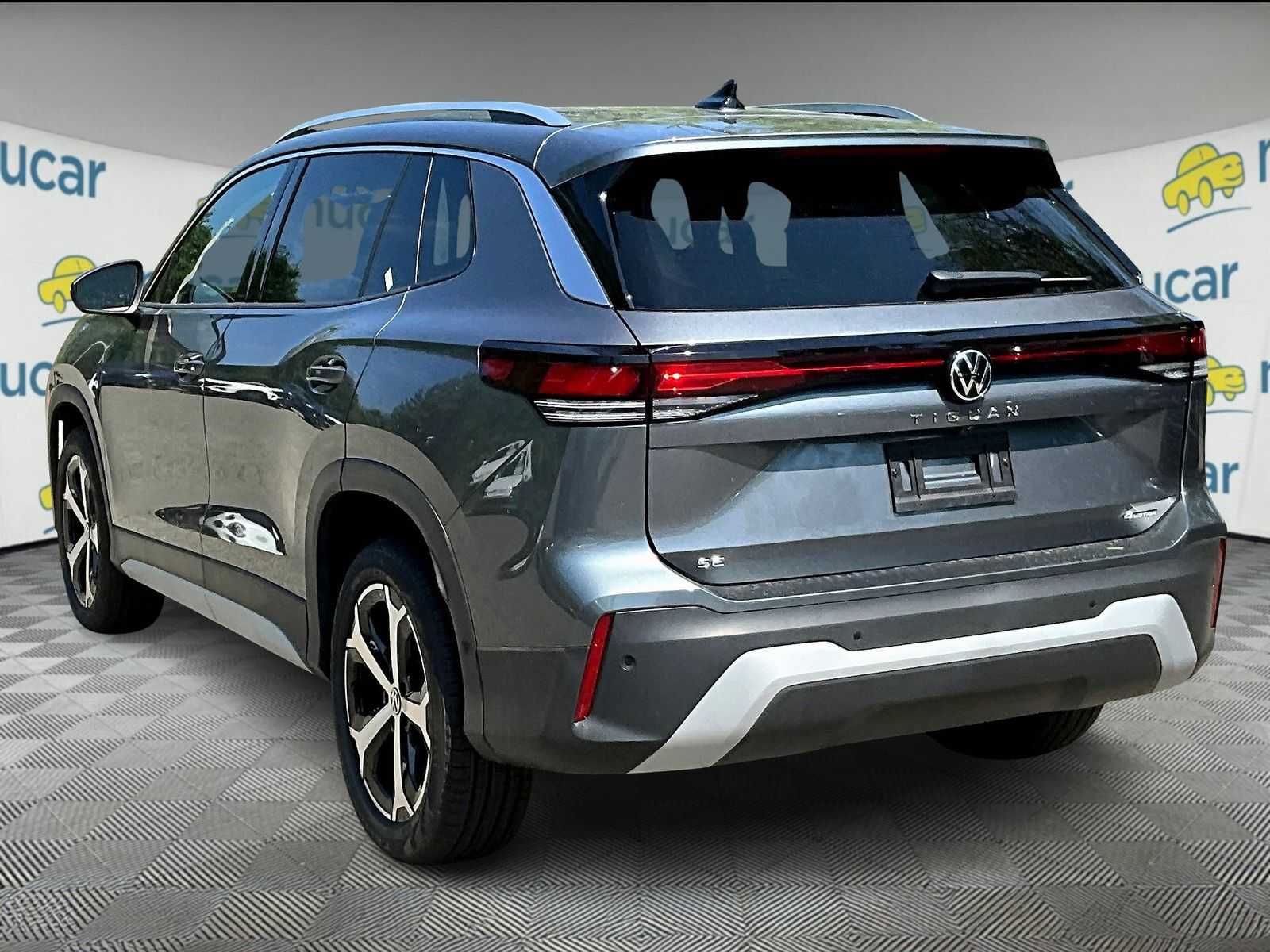 2025 Volkswagen Tiguan SE - Photo 5