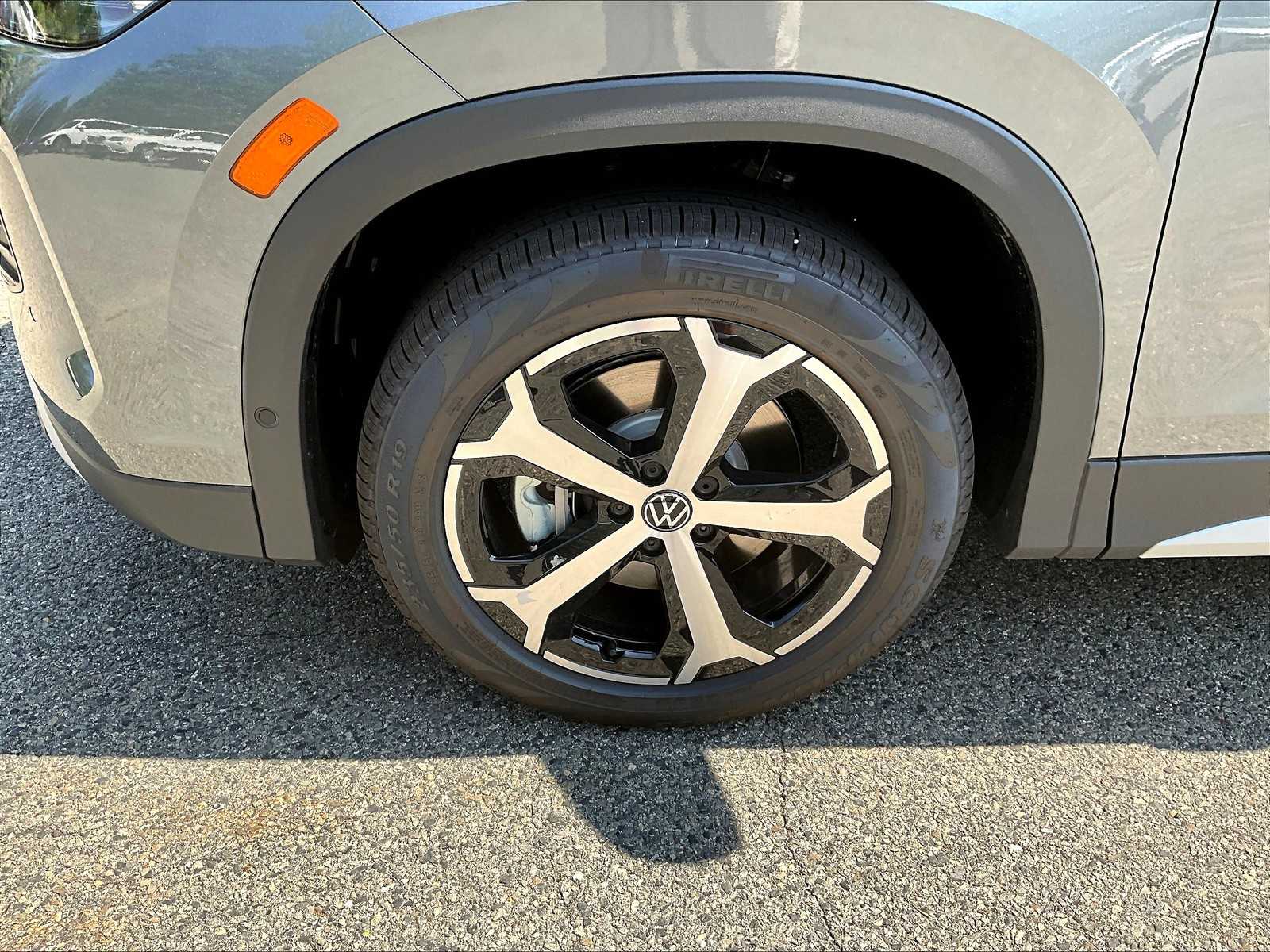 2025 Volkswagen Tiguan SE - Photo 8