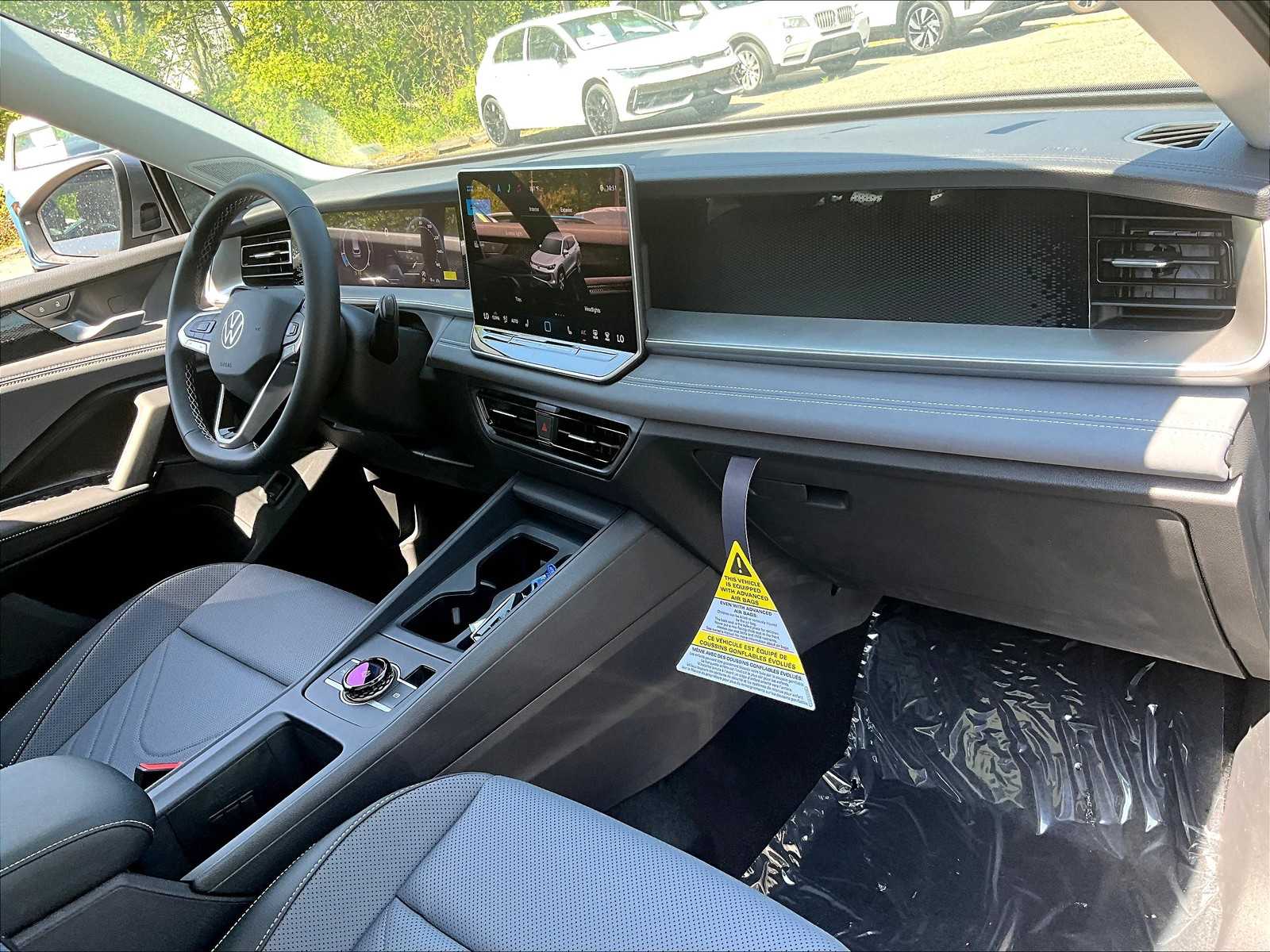 2025 Volkswagen Tiguan SE - Photo 10