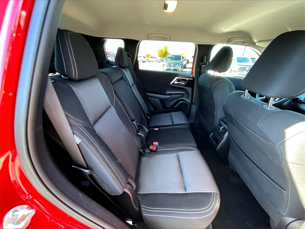 2024 Mitsubishi Outlander ES - Photo 16